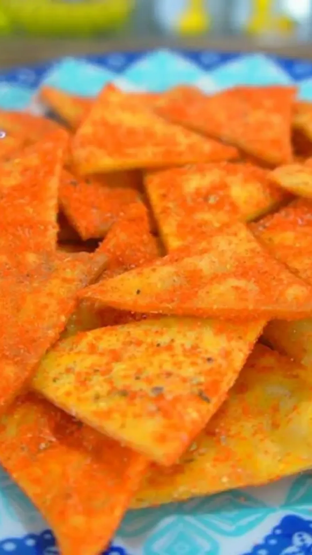 Doritos caseiro crocante e delicioso feito em poucos passos simples e práticos