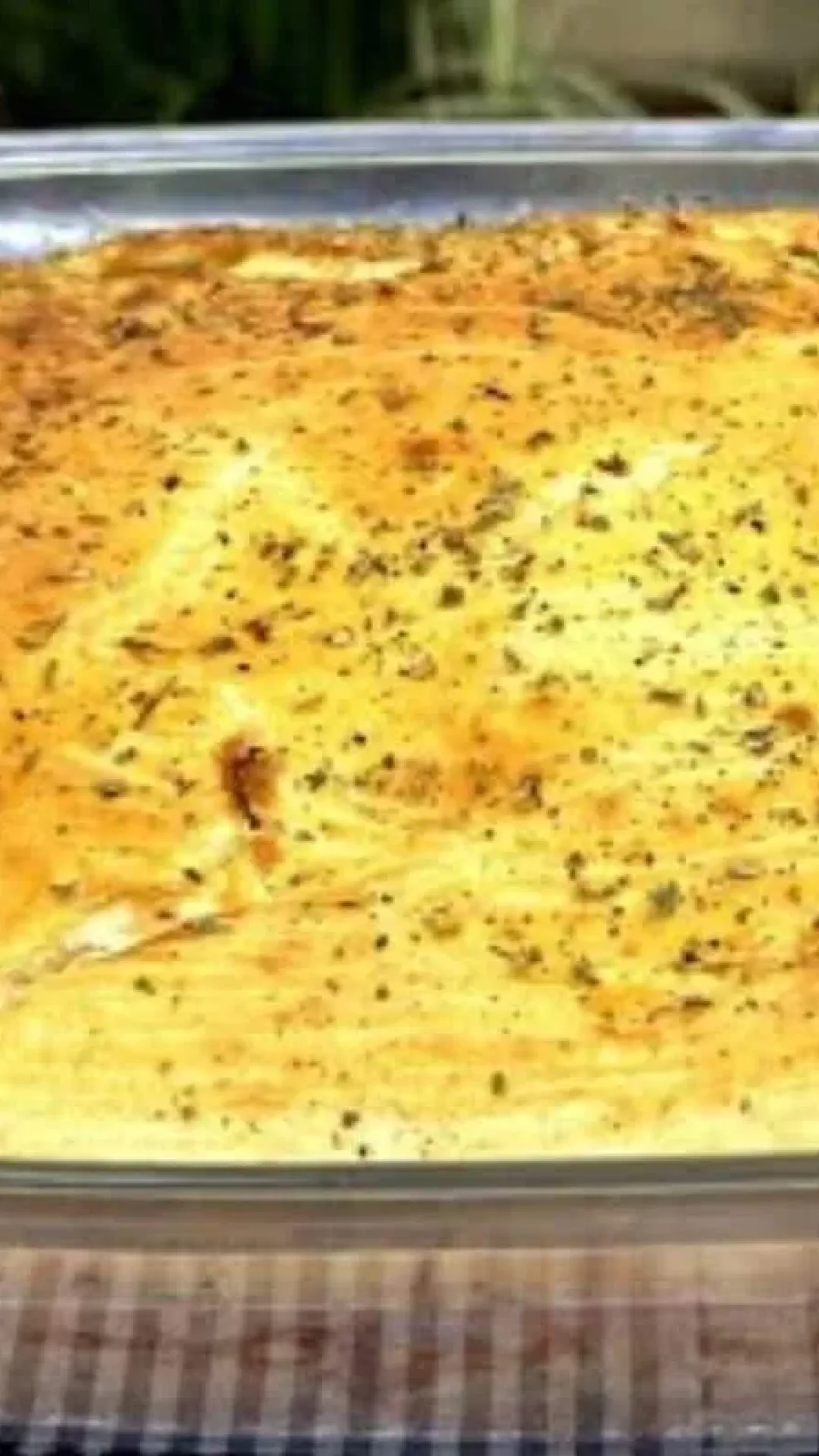 Empadão de frango de liquidificador que fica com uma massa fofinha e muito recheio