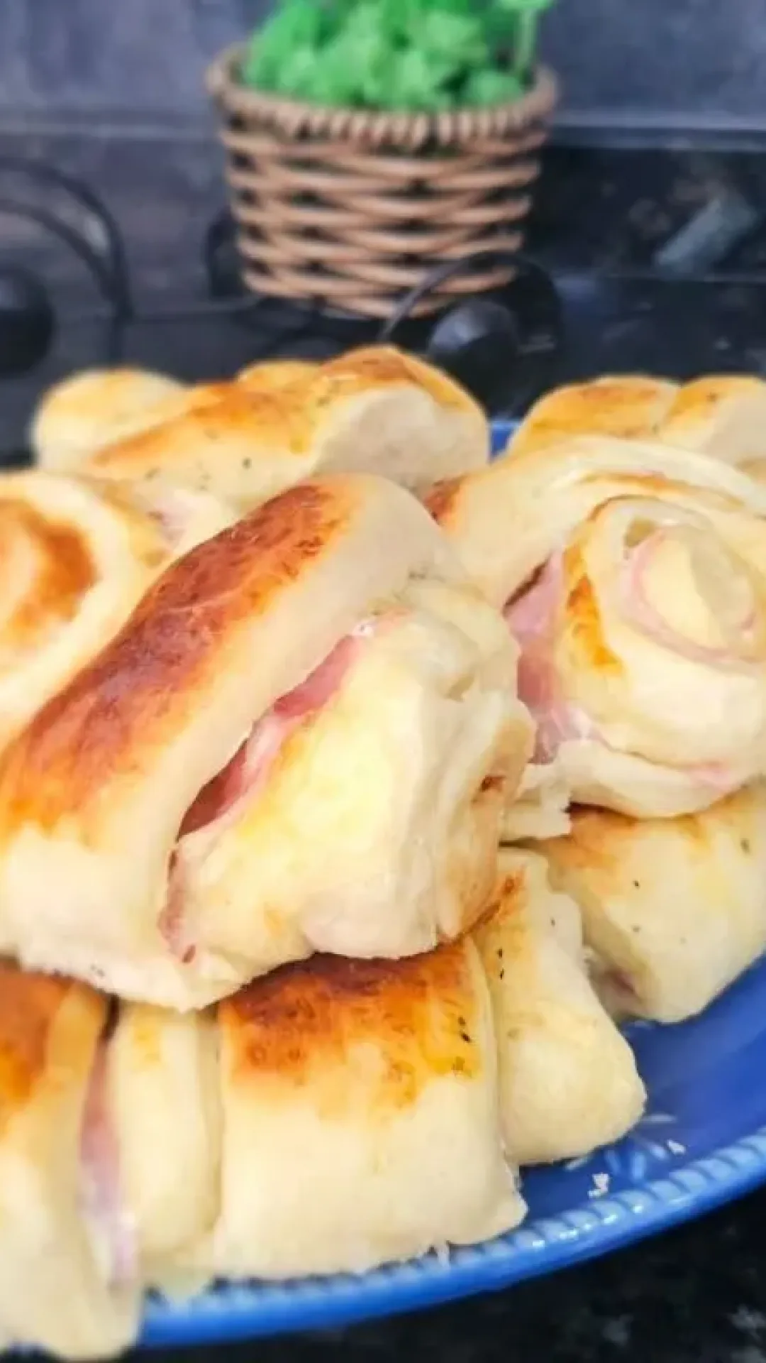 Enroladinho de presunto e queijo com cream cheese: uma delícia culinária para seu lanche
