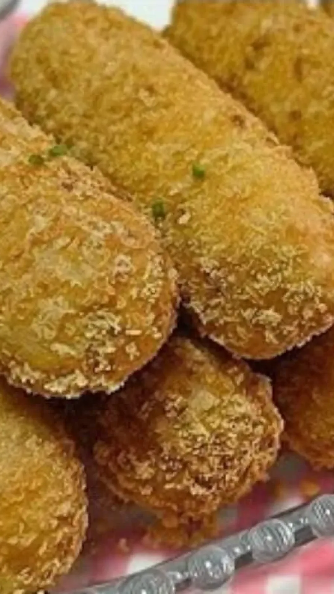 Enroladinho de salsicha crocante e fácil de fazer o lanche preferido das crianças