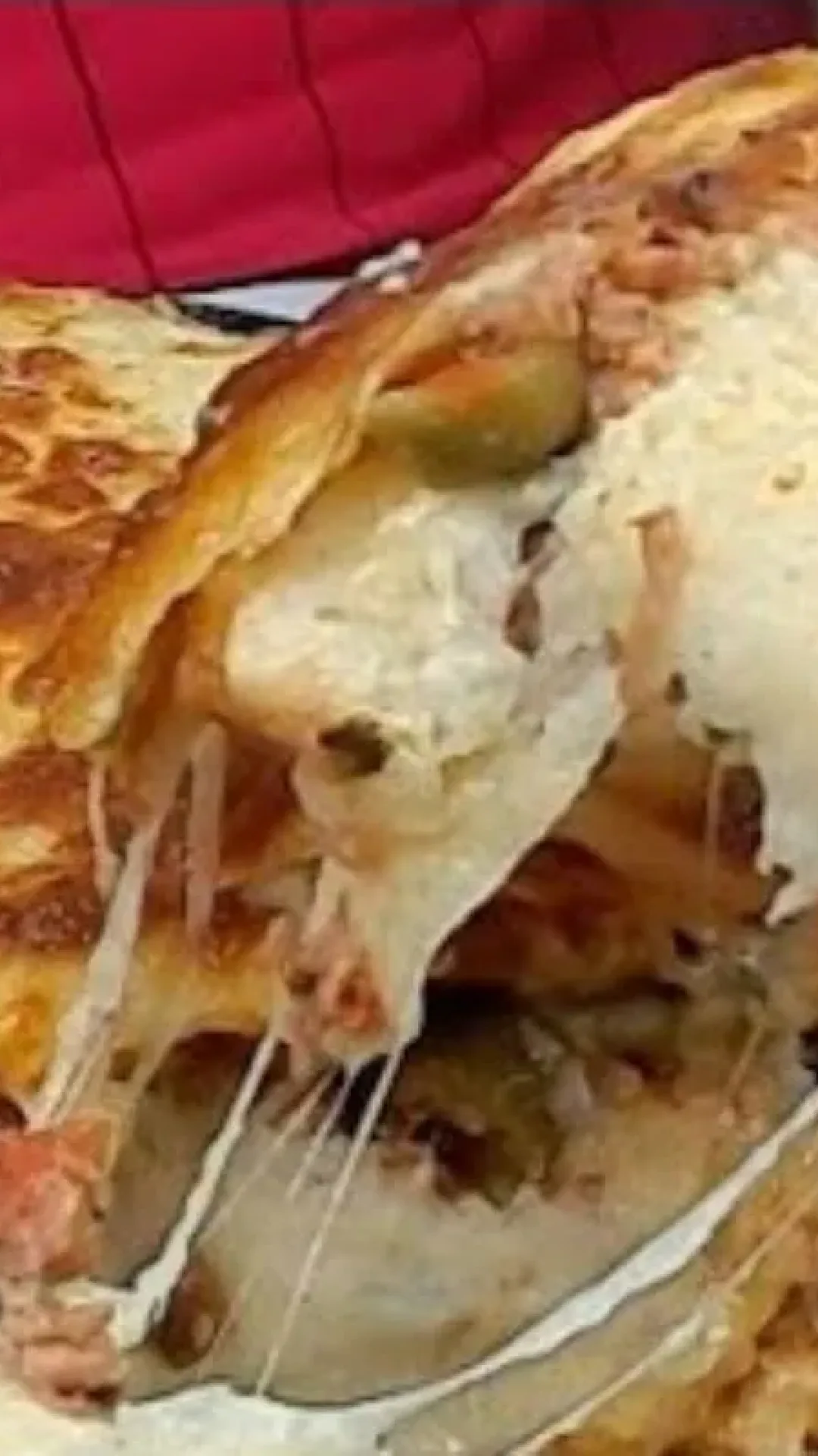 Escondidinho de calabresa, que fica cremoso, tem um preparo fácil e vai arrasar no jantar em família do final de semana