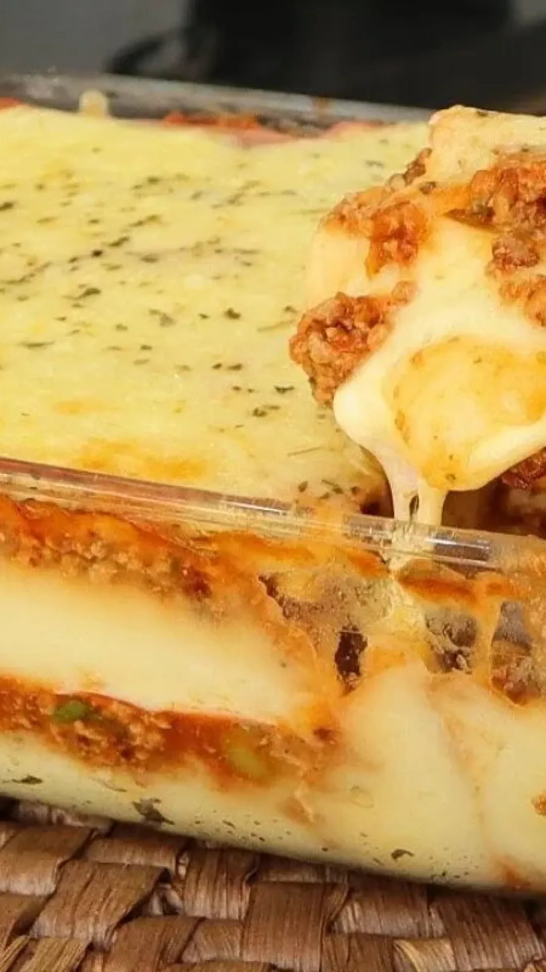 Escondidinho de carne: aprenda a fazer a versão mais cremosa e saborosa que você já experimentou na vida.