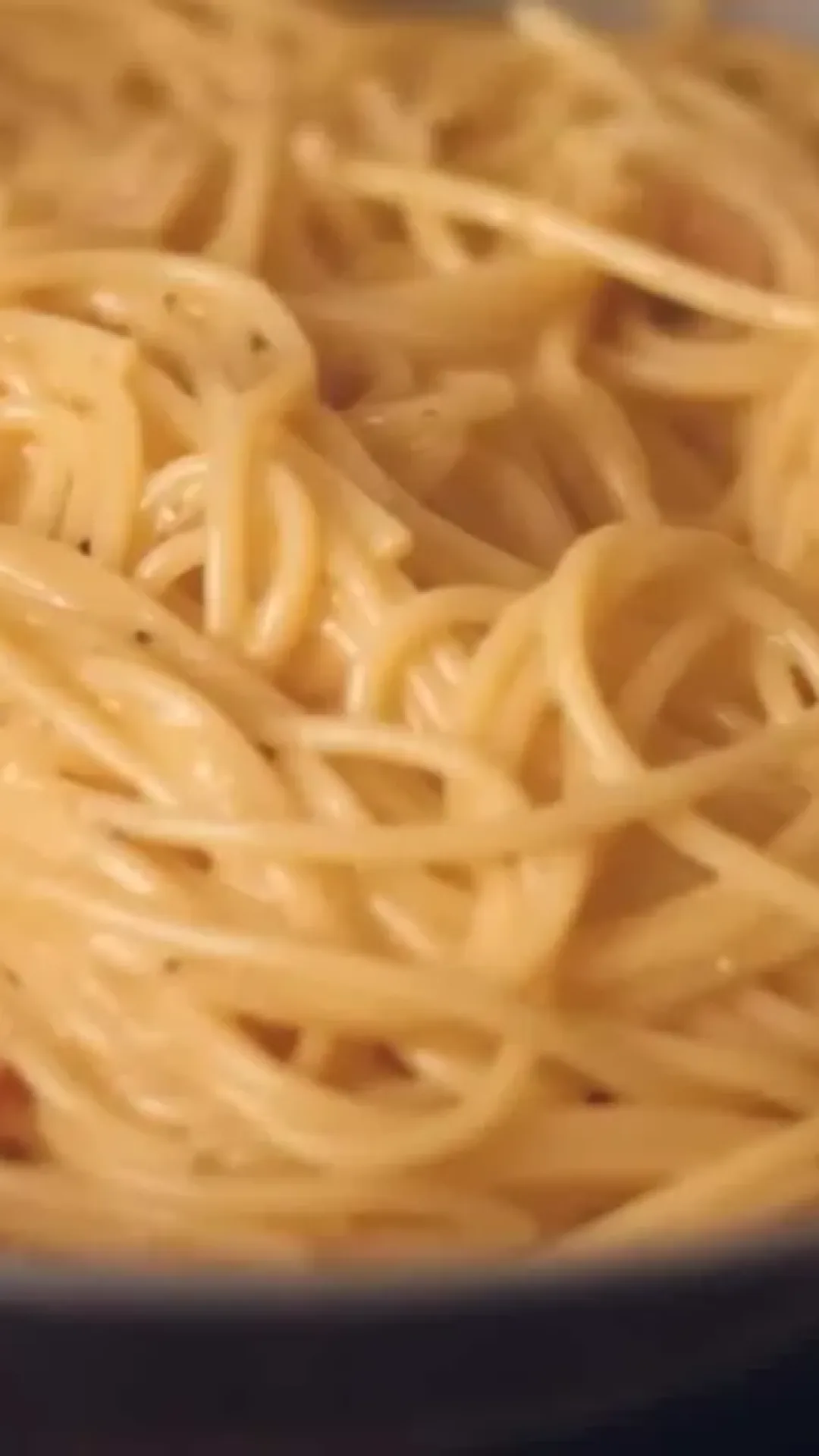 Espaguete à carbonara com dicas especiais, receita simples que impressiona no sabor