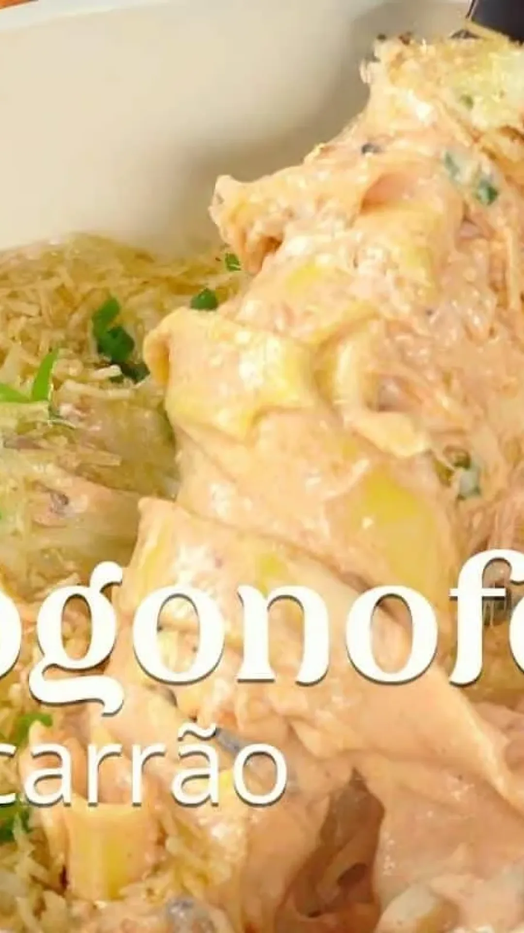 Estrogonofe de carne com macarrão tão gostoso que não sobra nada