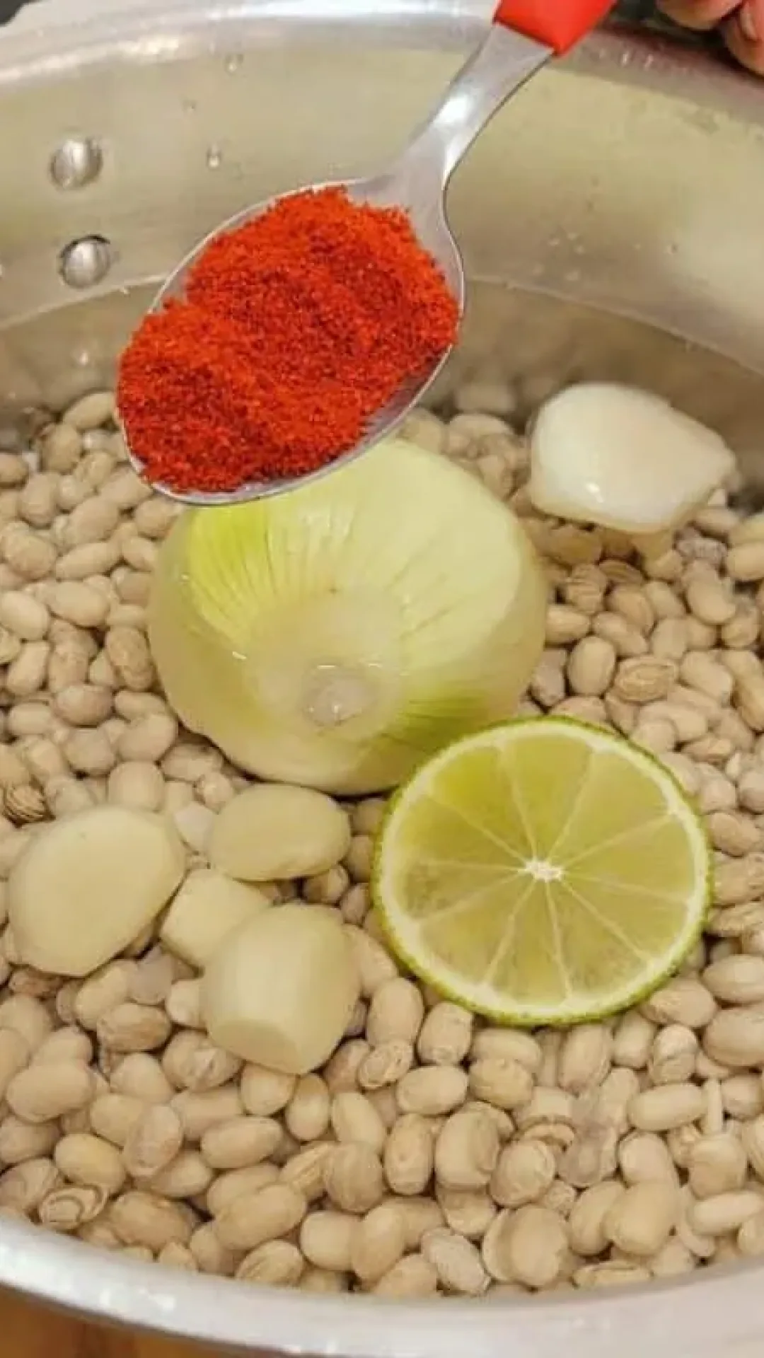 Feijão com caldo grosso e encorpado, receita caseira de dar água na boca