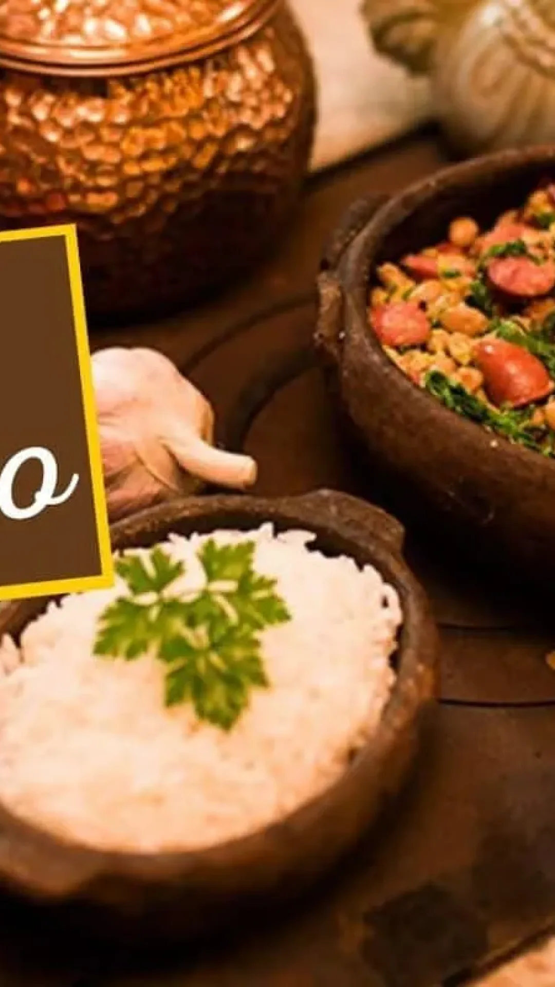 Feijão tropeiro mineiro: a receita original com torresmo e couve que fica simplesmente divina