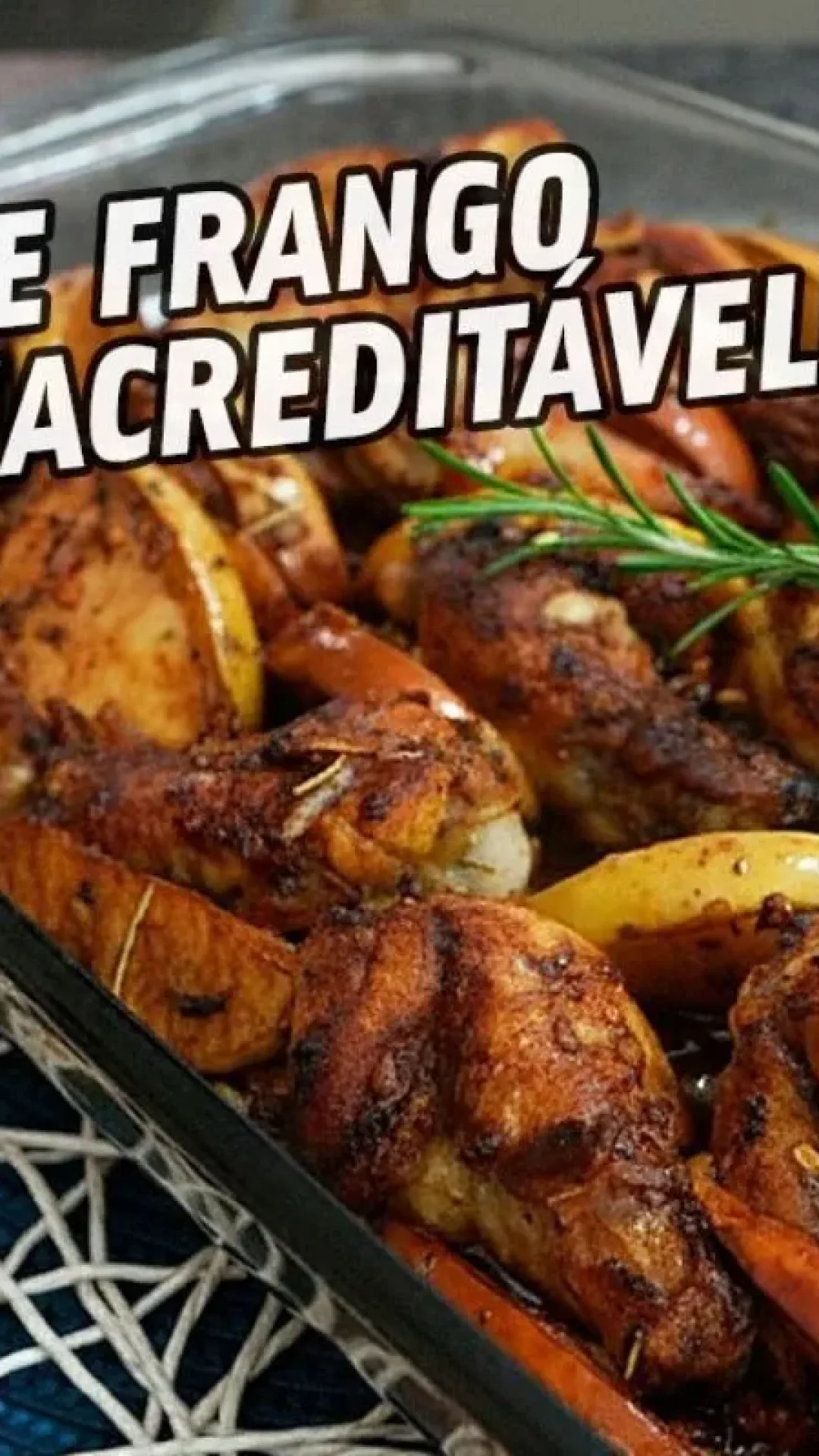 Frango assado com maçã: a combinação inusitada que deixa a carne muito mais suculenta e saborosa