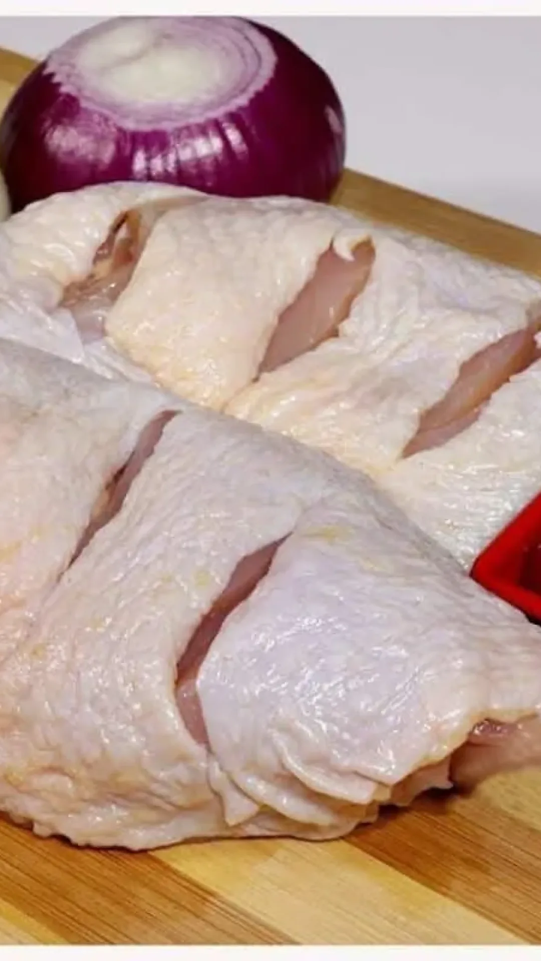 Frango assado: não faça coxa com sobrecoxa antes de ver esta receita suculenta