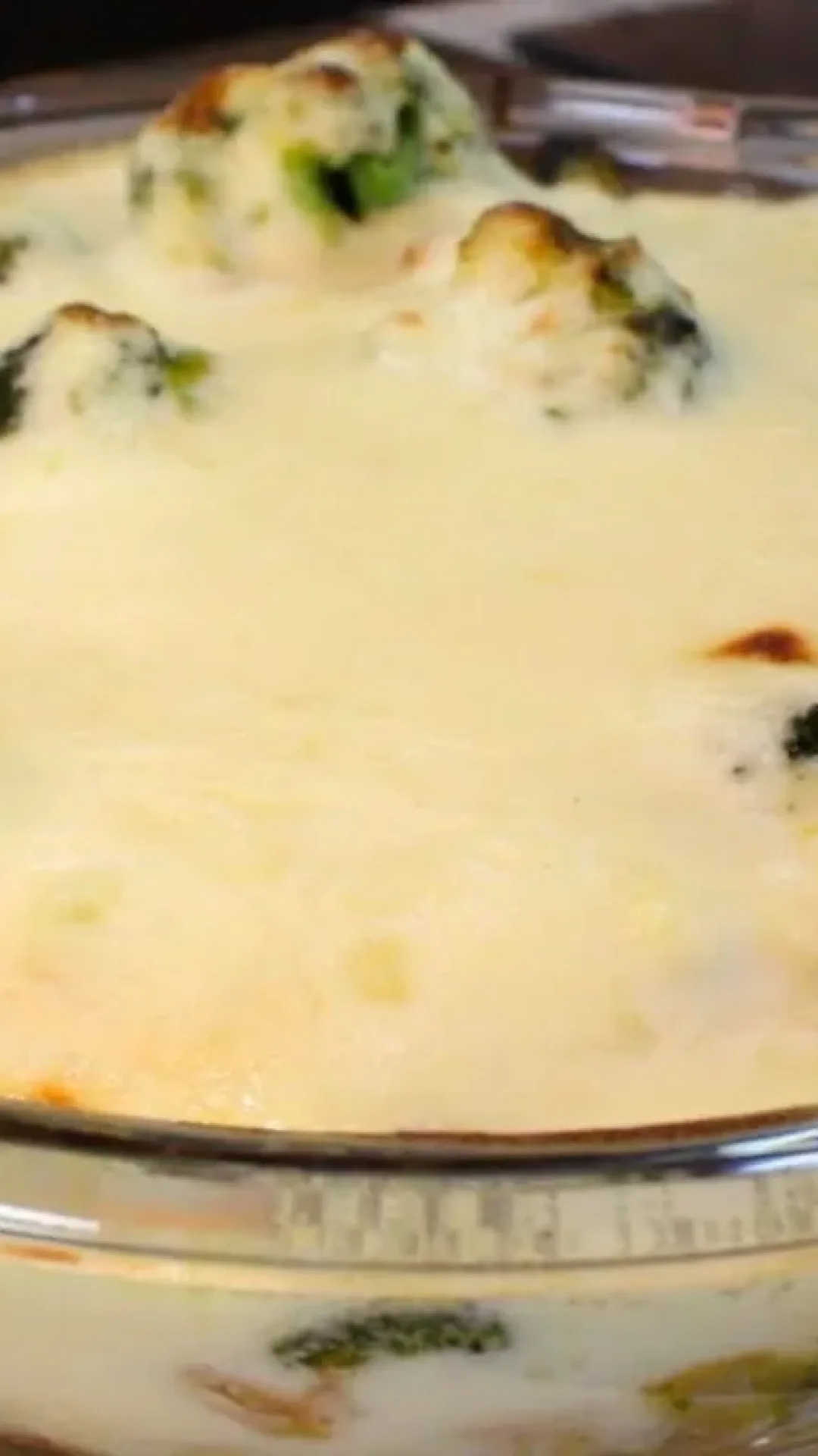 Frango com brócolis e creme de batata feito na panela ideal para um almoço delicioso