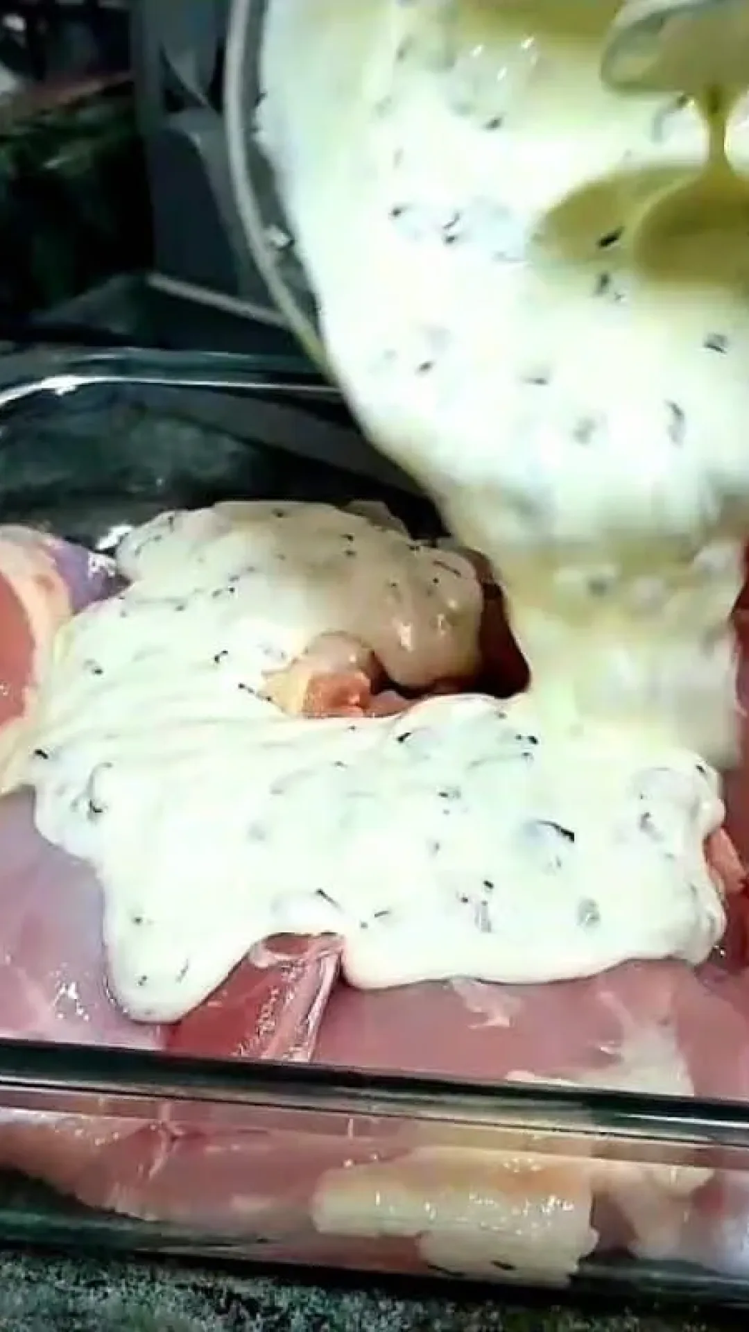 Frango com creme de cebola de forno super cremoso e fácil de fazer