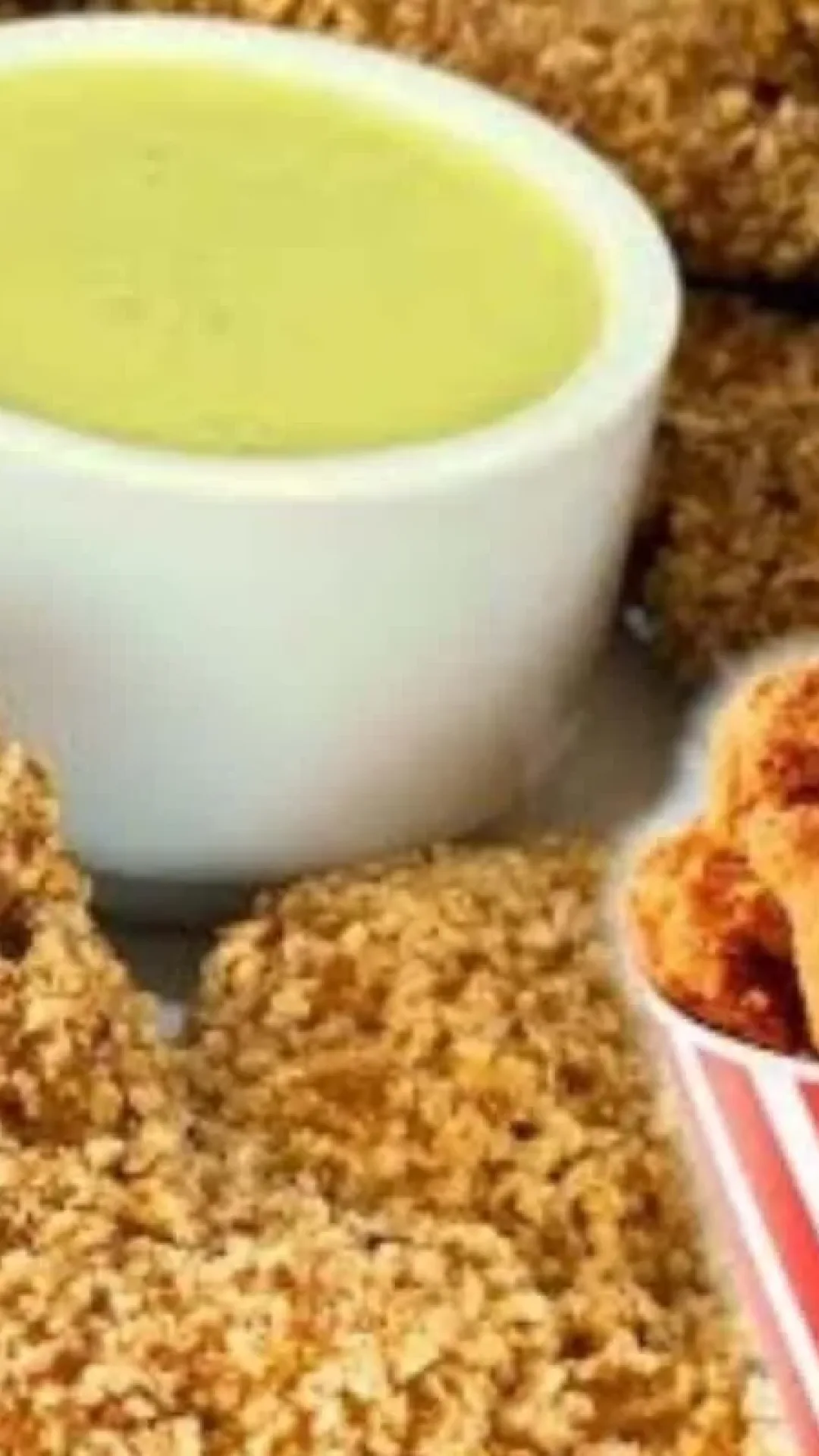 Frango crocante do KFC feito em casa com um tempero secreto que deixa a casquinha muito sequinha e a carne suculenta por dentro