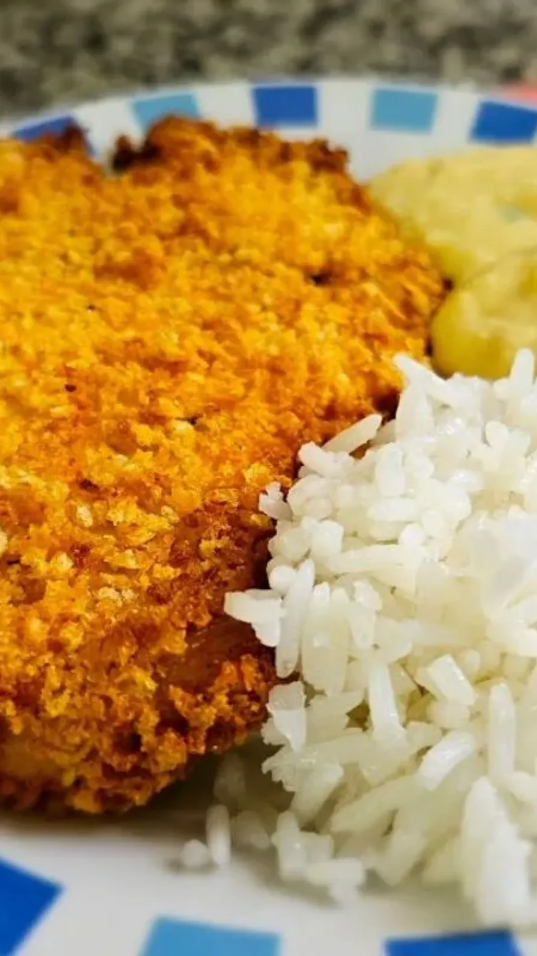 Frango empanado sem fritura: super crocante, fácil e delicioso na Air Fryer ou no forno