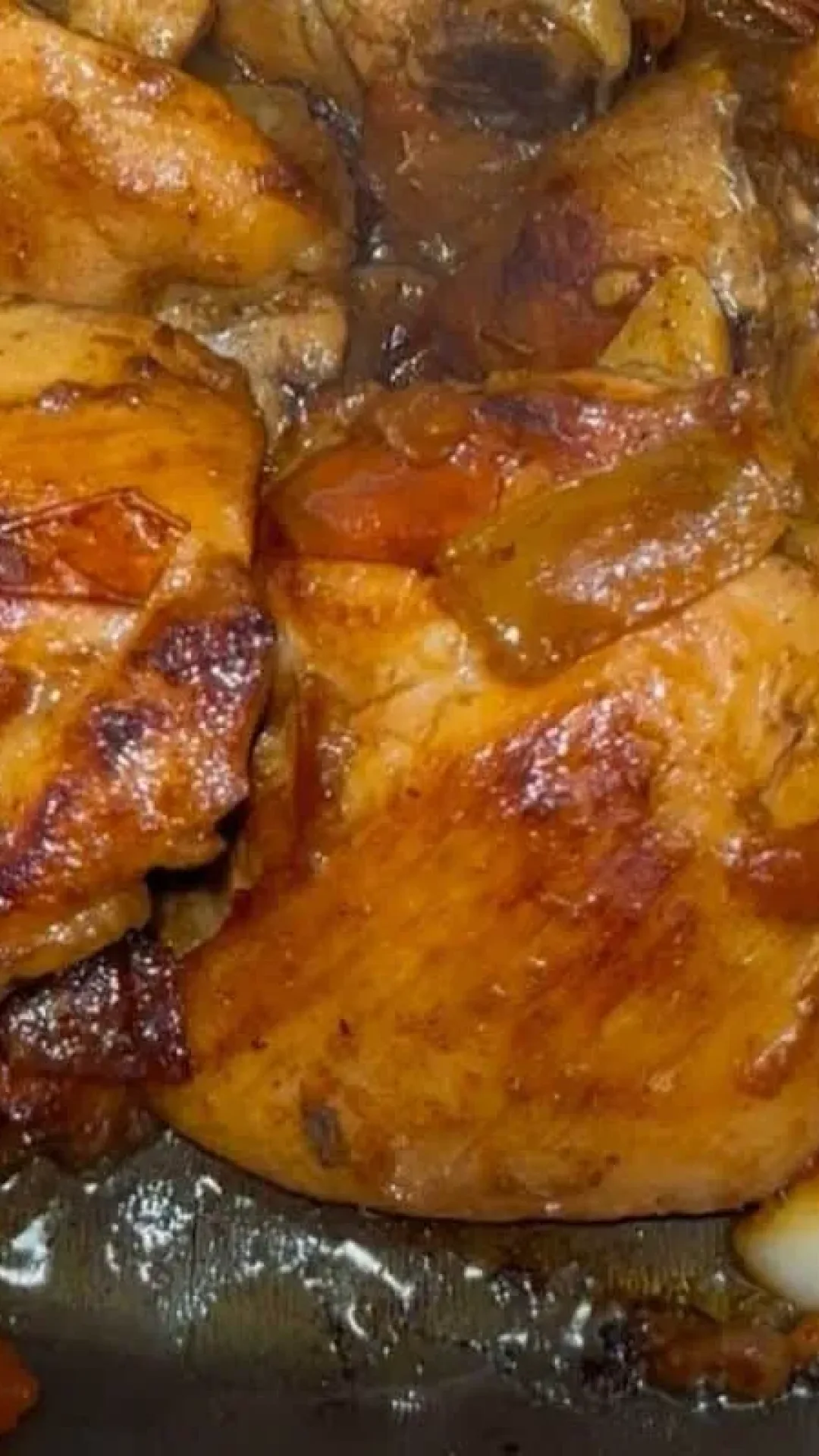Frango ensopado bem douradinho e saboroso para seu almoço em família
