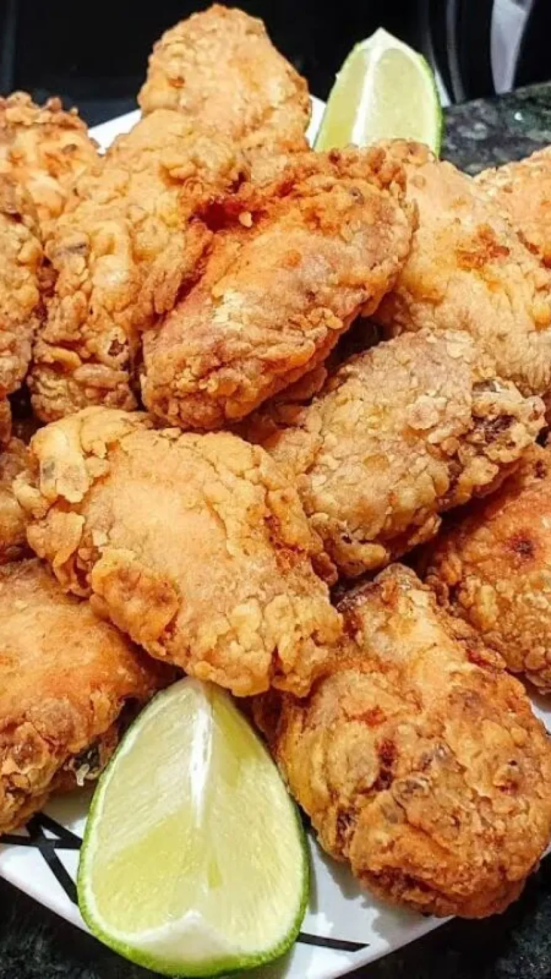 Frango frito crocante do jeito certo que sequinho por fora e suculento por dentro