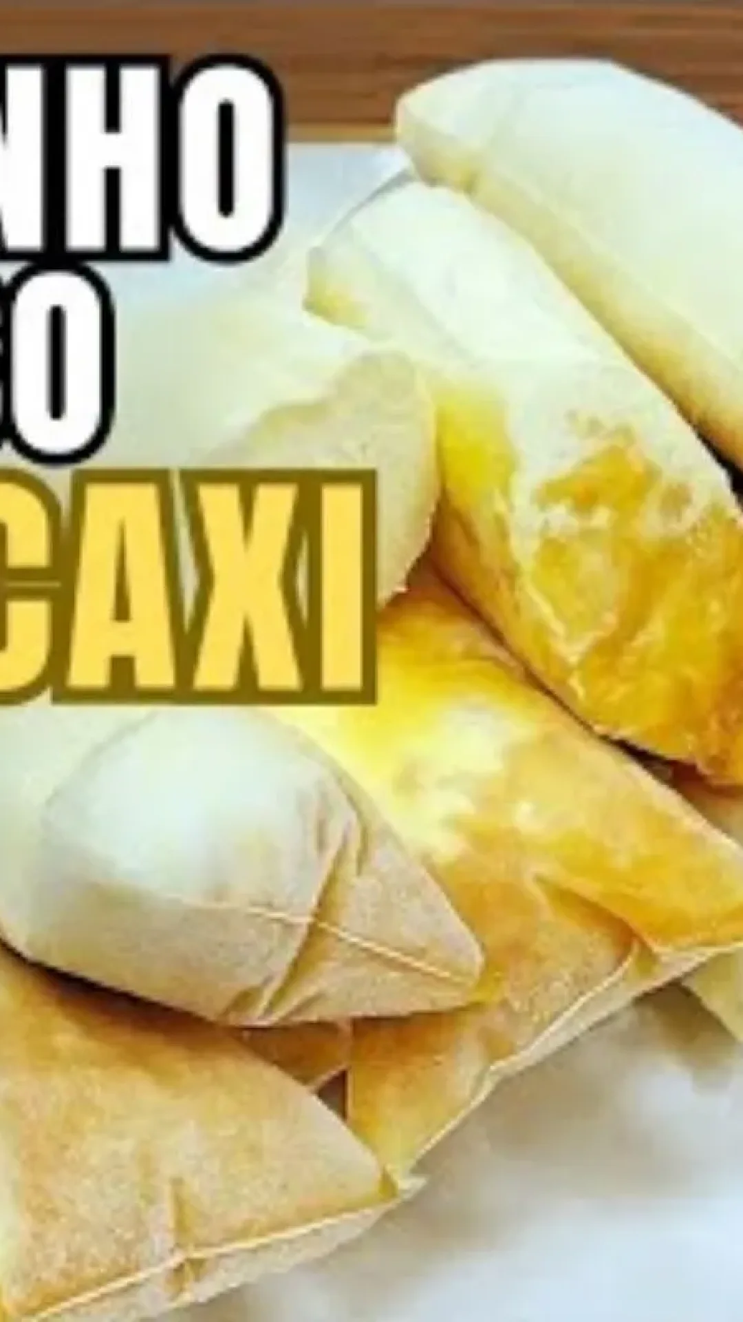 Geladinho cremoso de abacaxi, que fica refrescante, delicioso e as crianças amam