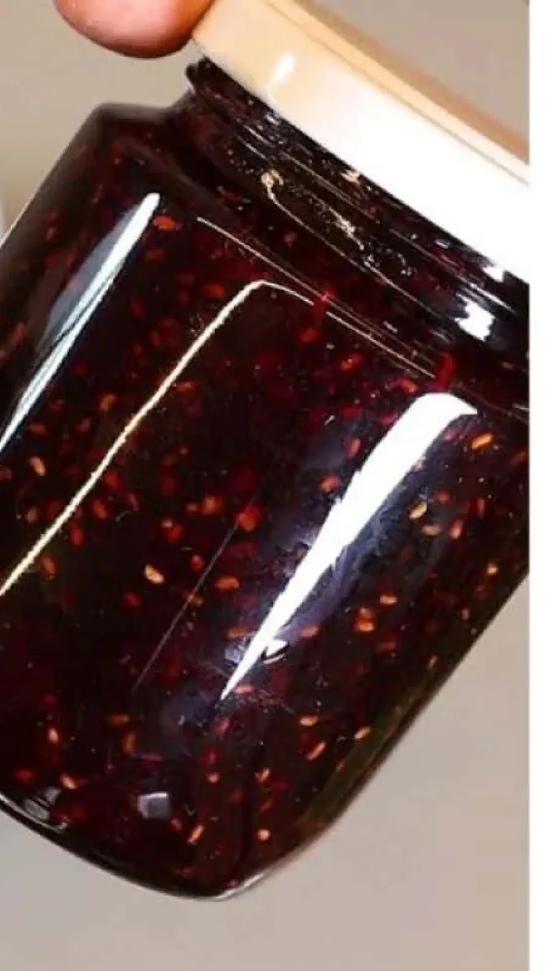 Geleia de frutas vermelhas caseira, perfeita para servir com torradas ou rechear bolos e doces