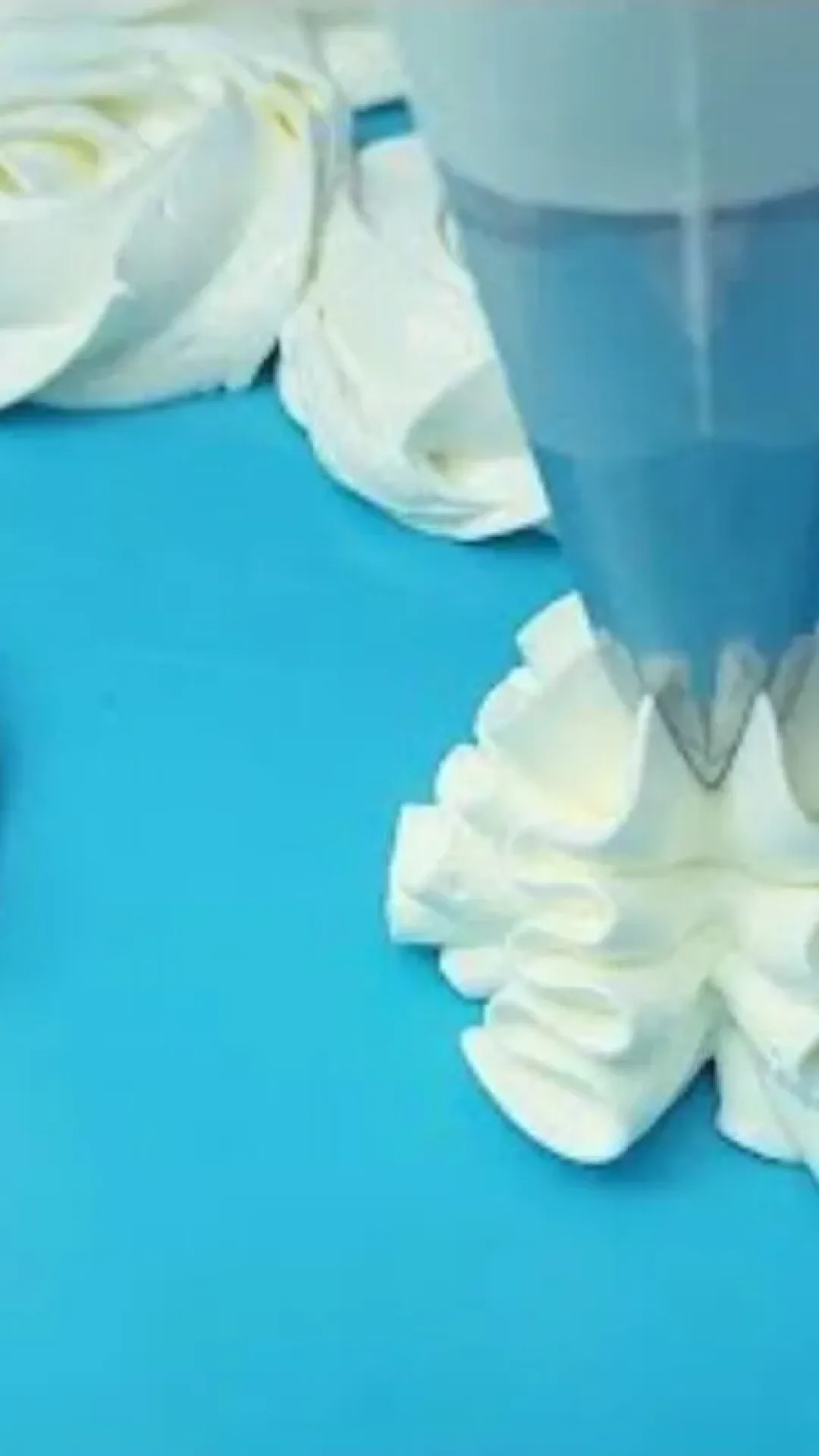 Glacê de leite ninho com apenas 4 ingredientes com consistência firme e cremosa