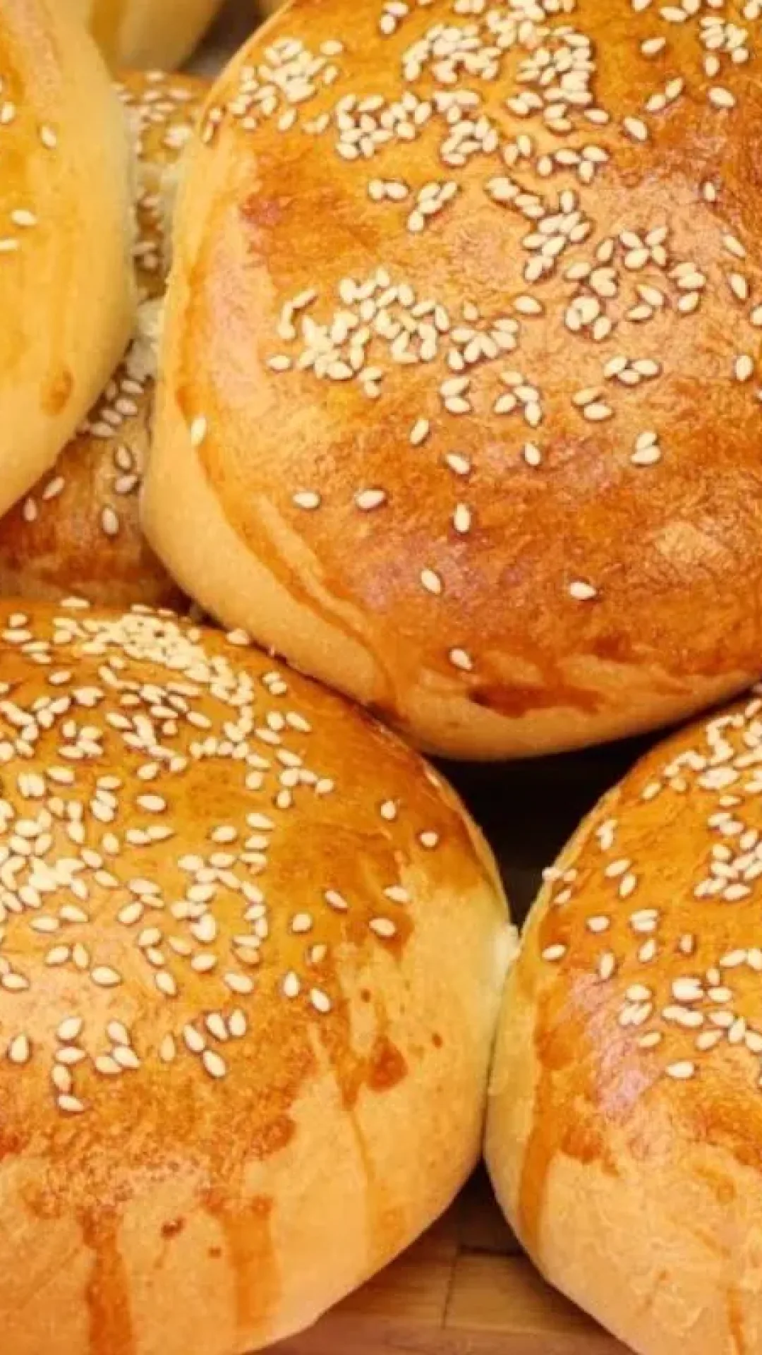 Hamburgão de forno: salgado com massa super fofinha, lanche completo, simples e fácil