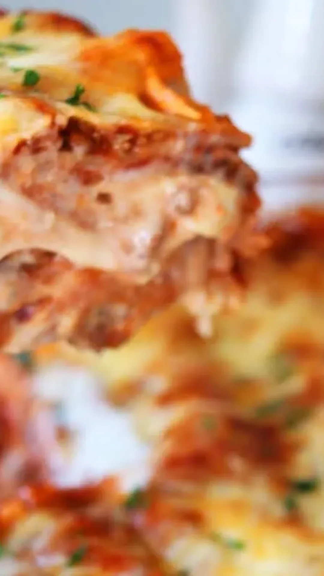 Lasanha dois molhos, uma massa deliciosa com molho bolonhesa e molho branco de um jeito super fácil