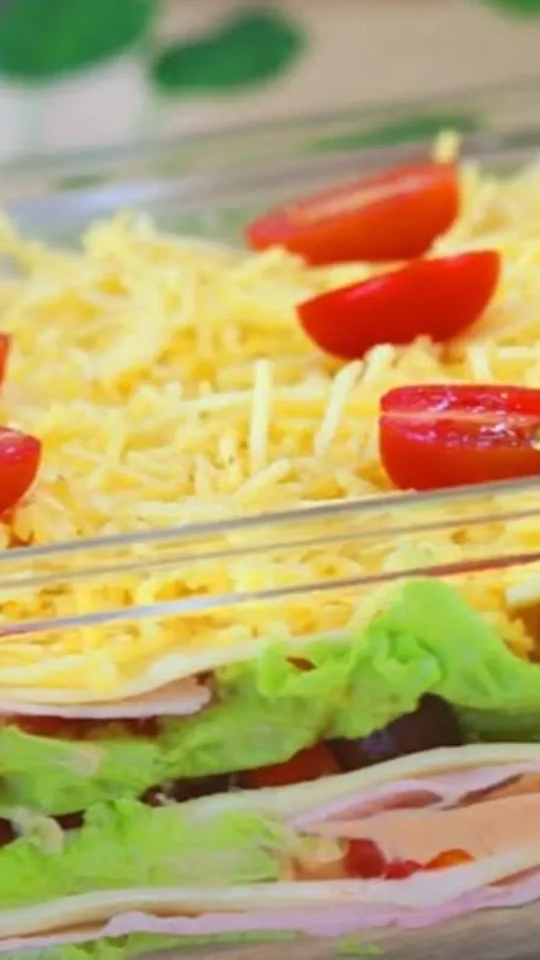 Lasanha sem forno e sem fogão, receita prática, gelada e deliciosa para dias quentes