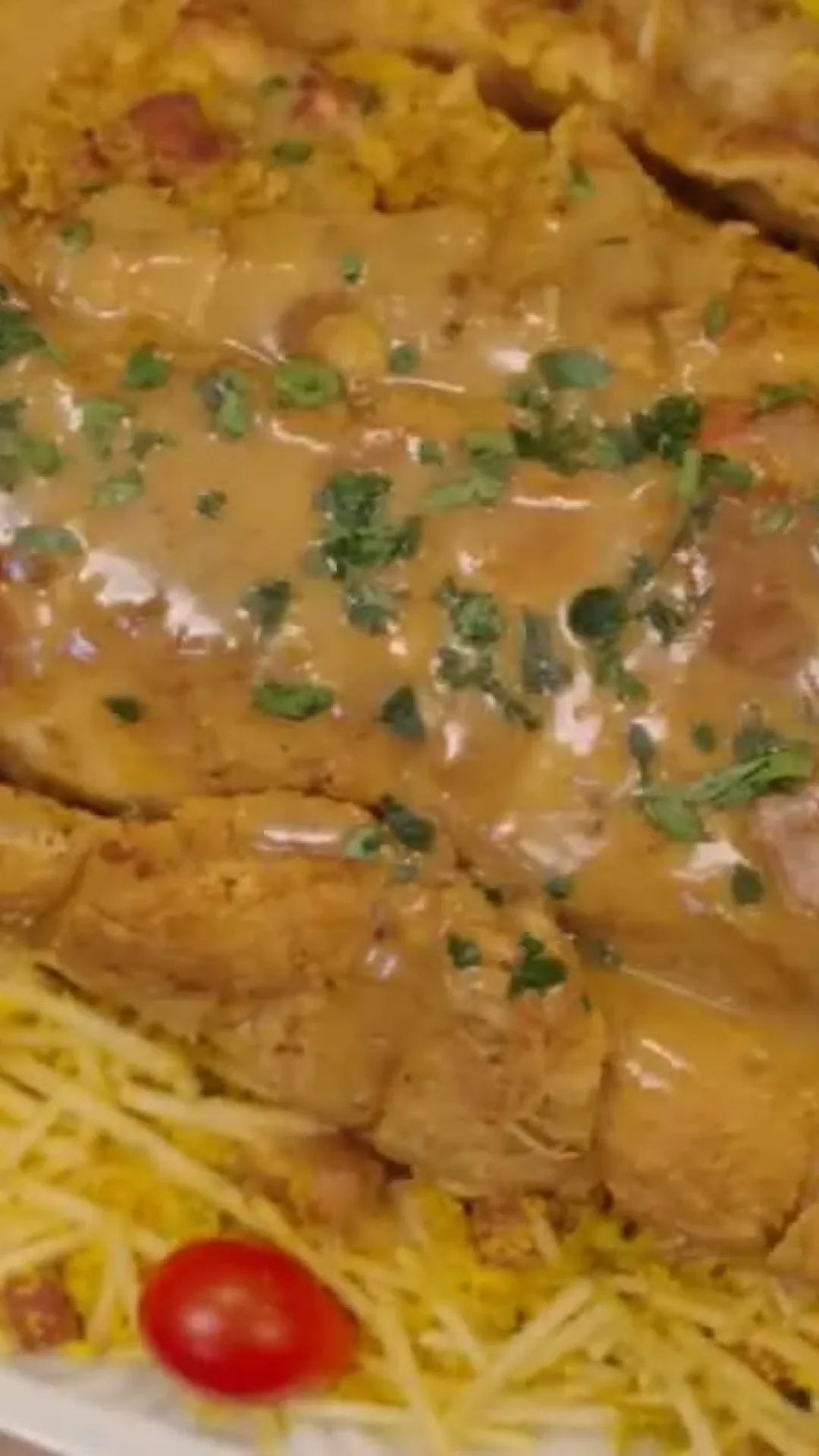 Lombo recheado com farofa de batata palha: suculento e cheio de sabor para a Ceia de Fim de Ano