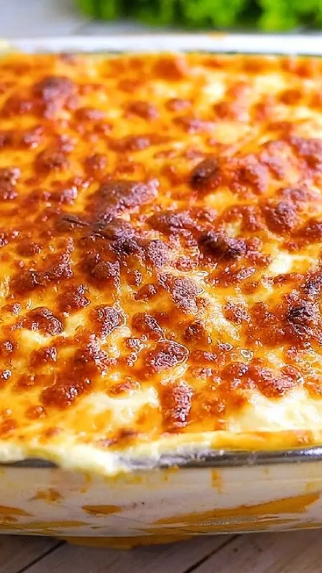 Macarrão ao molho de batata com calabresa e bacon com um toque mineiro para o almoço