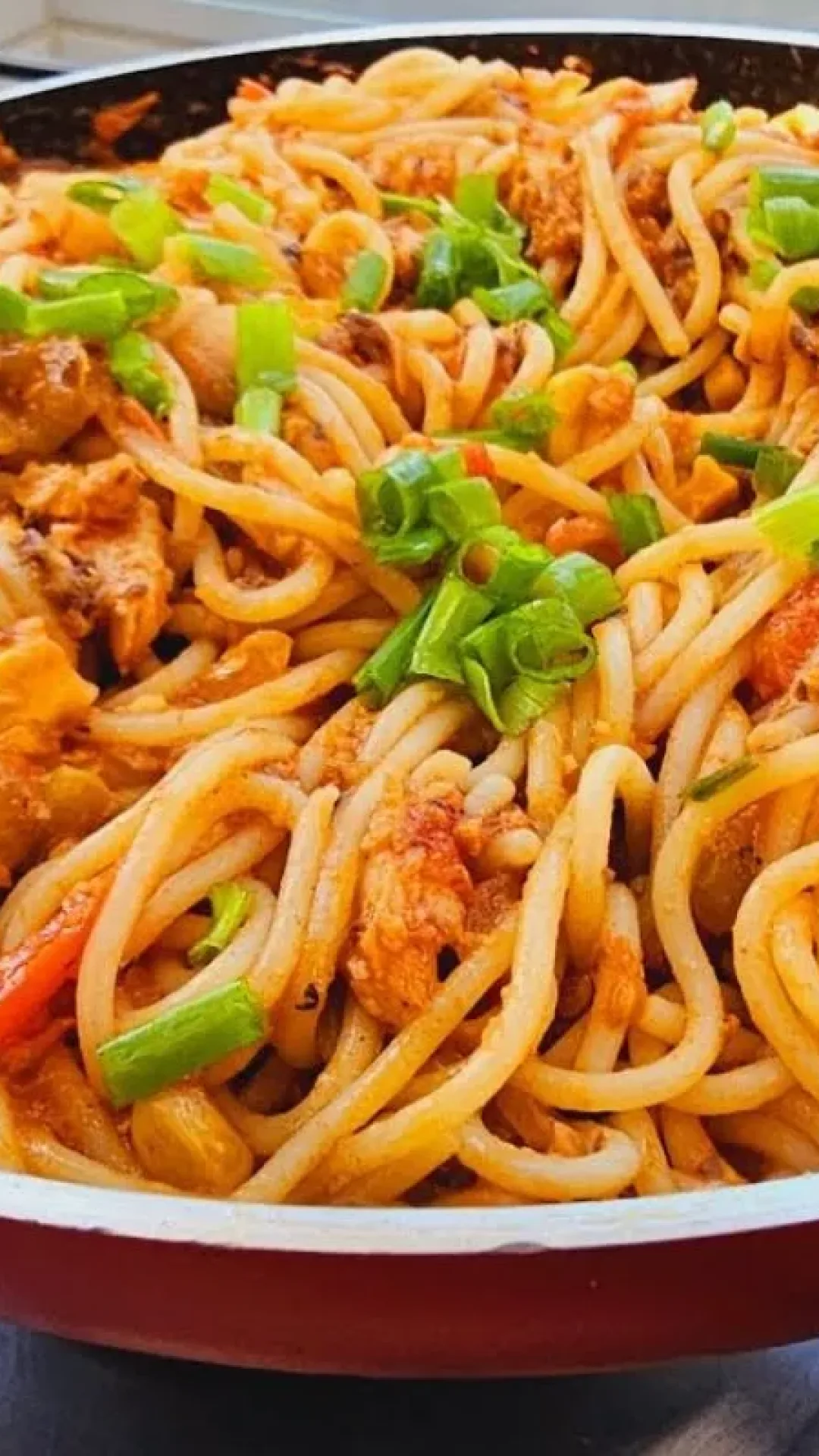 Macarrão com sardinha simples e fácil para uma refeição prática no seu feriado de ano novo