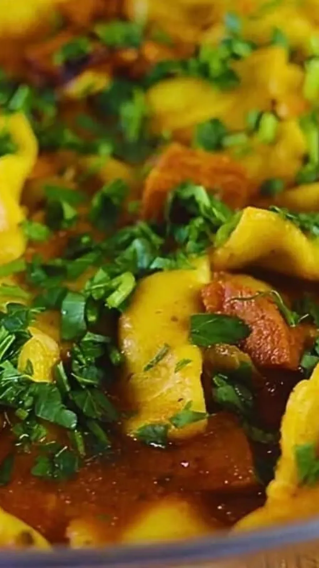 Macarrão de uma panela só pronto em 15 minutos: feito com massa fresca de ravioli de carne