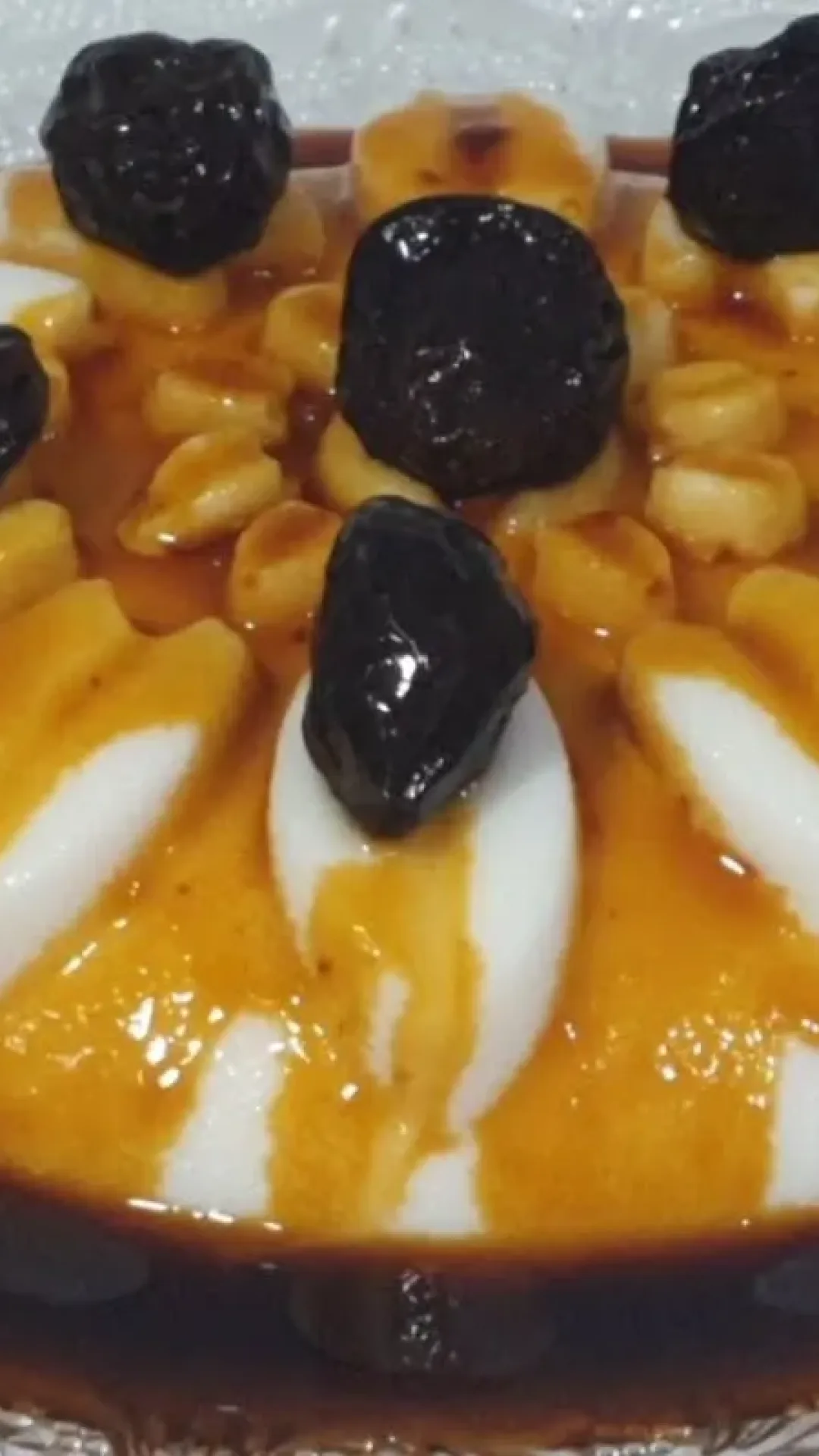 Manjar de coco com uma calda de ameixa incrível, para arrasar na sobremesa de domingo