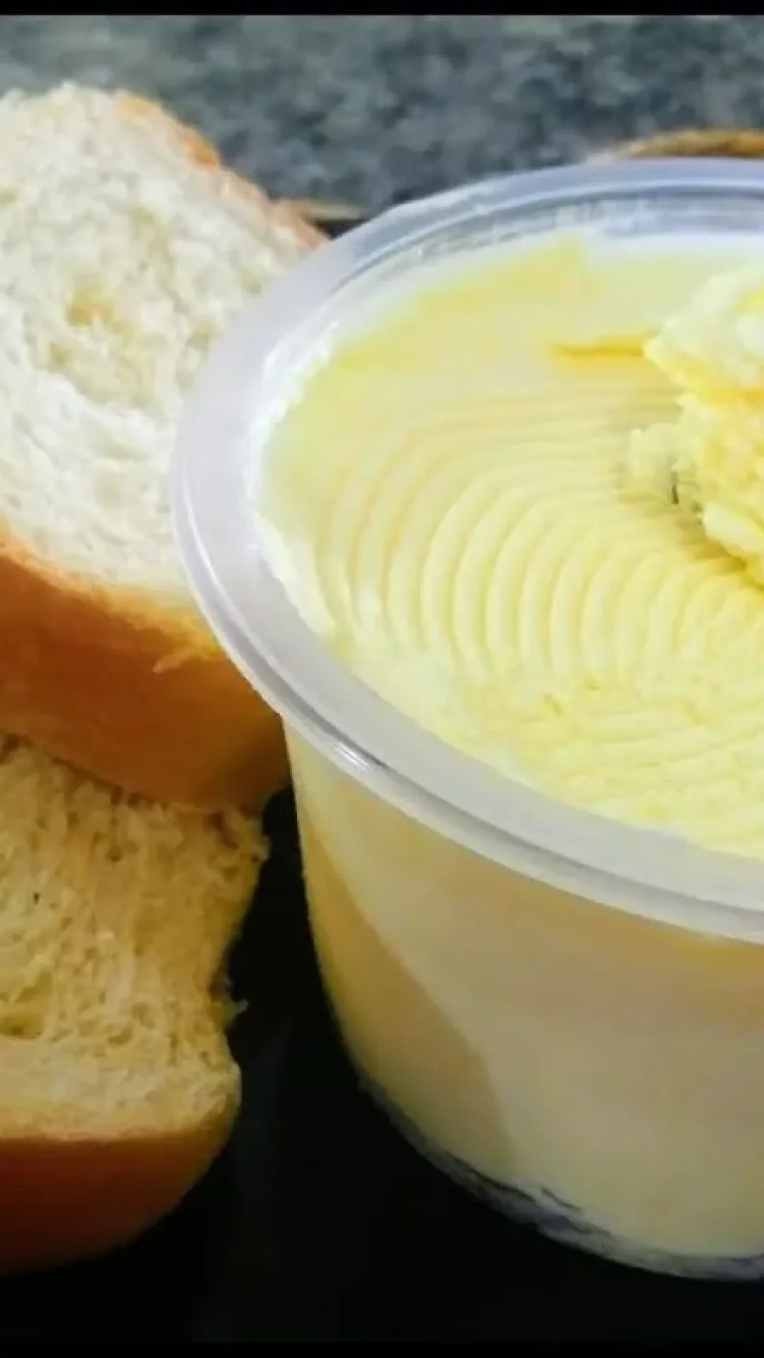 Manteiga caseira fácil e rápida, perfeita para deixar o pão ainda mais gostoso