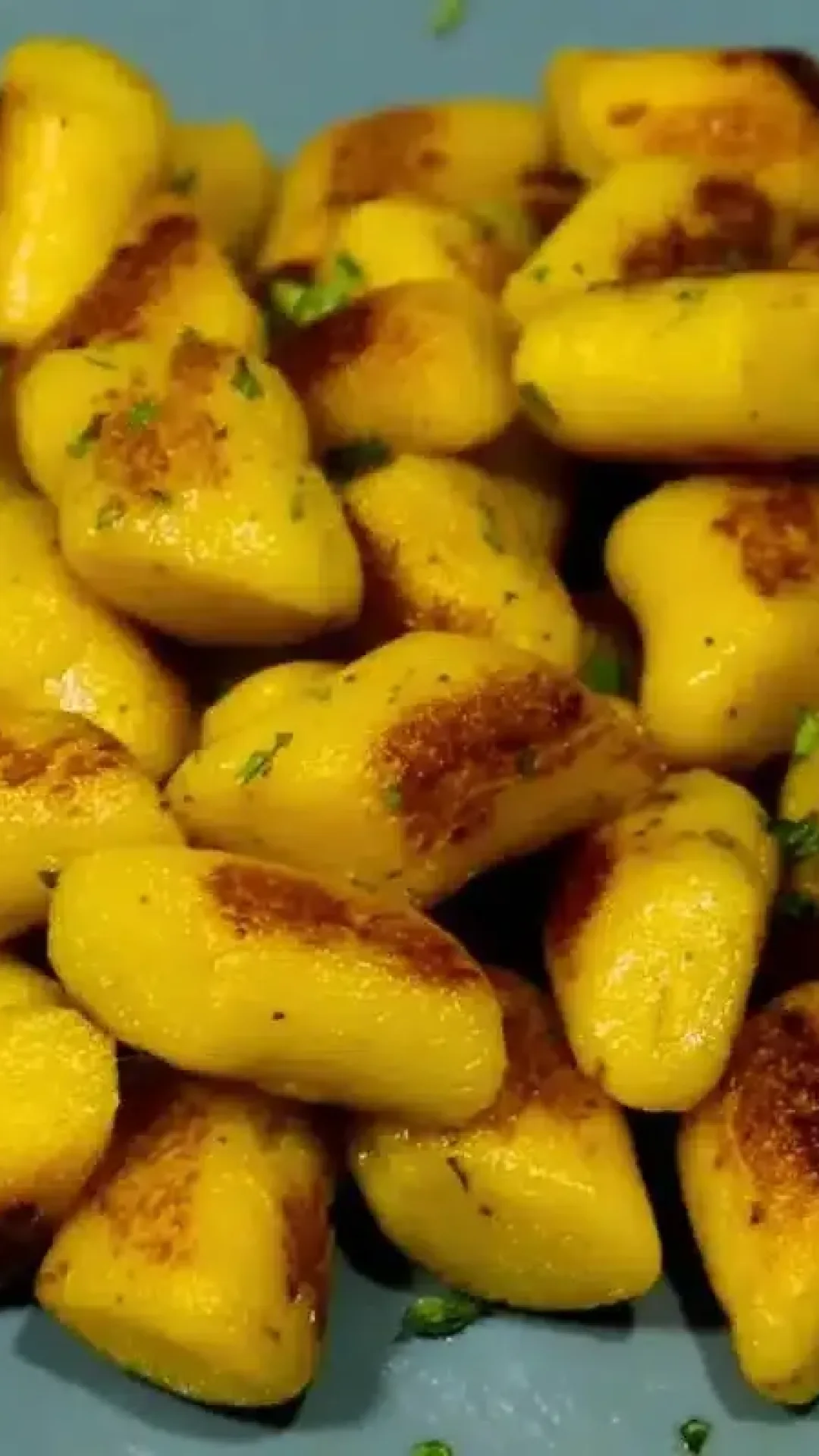 Nhoque de banana da terra com um molho especial para você surpreender todo mundo