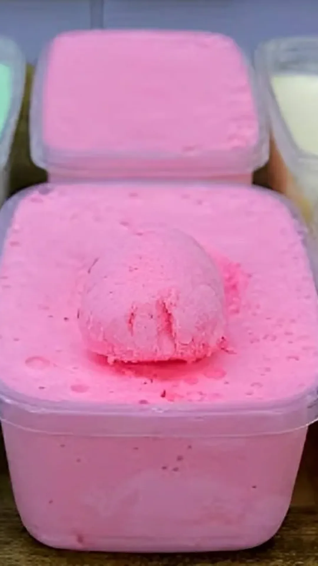 Ninguém vai acreditar como e fácil fazer esses sorvetes com ingredientes que tem no armário