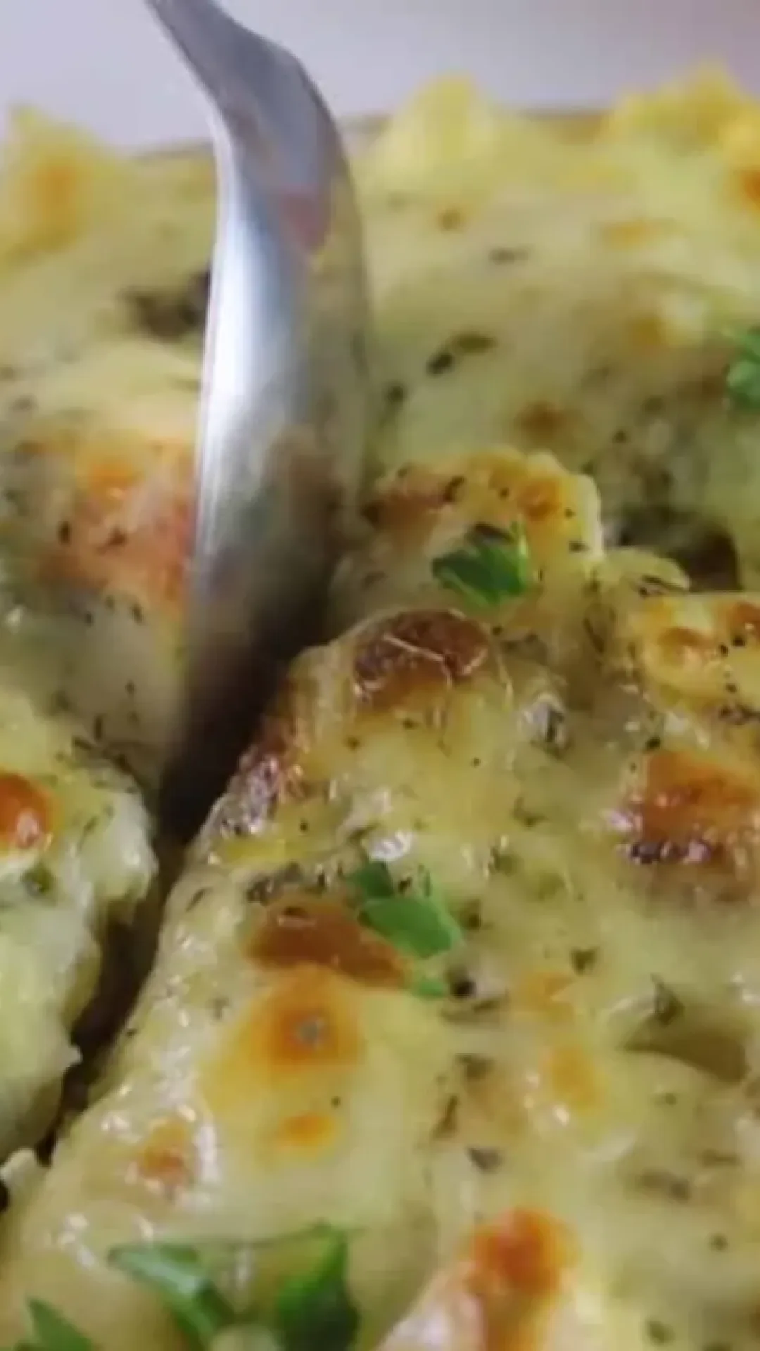 O macarrão cremoso com bacon mais gostoso que você vai provar no seu almoço de fim de ano