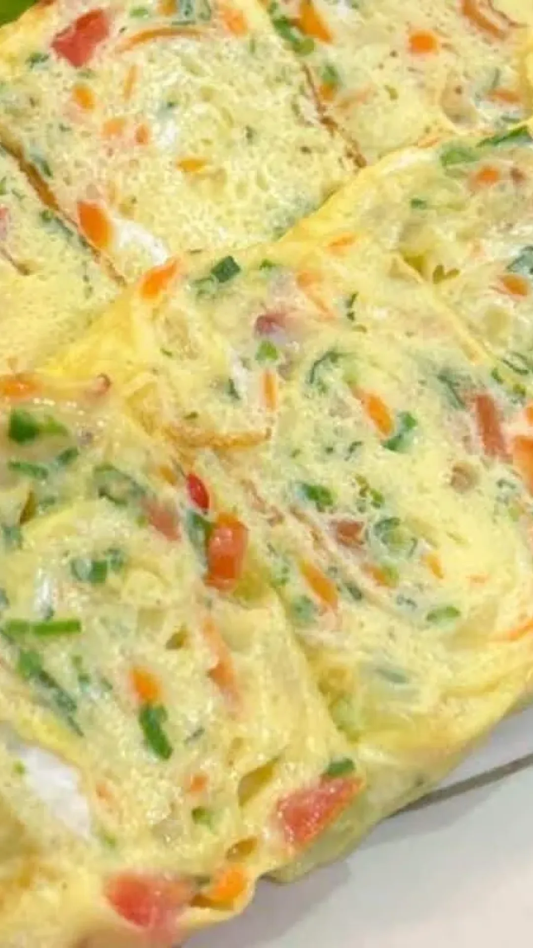 Omelete enrolado prático e saboroso para uma refeição rápida e leve neste período de fim de ano