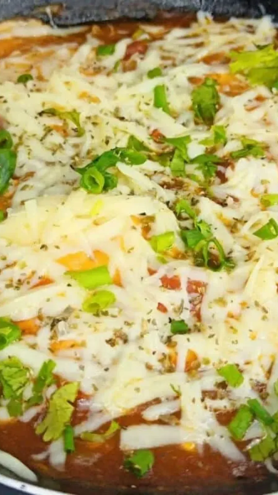 Ovos a parmegiana na frigideira prontos em minutos para um jantar prático de fim de ano