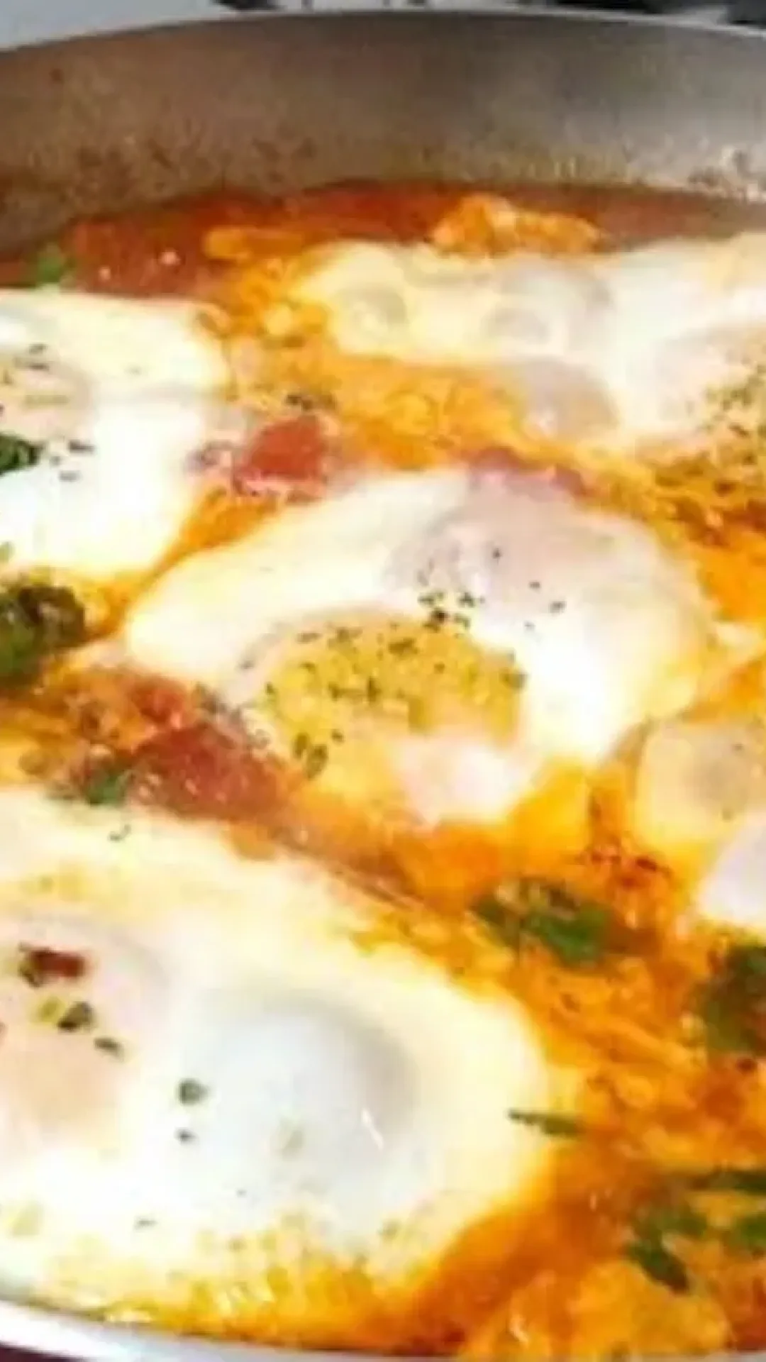 Ovos ao molho de tomate: descubra o melhor jeito de comer ovos numa receita simples, fácil e muito gostosa