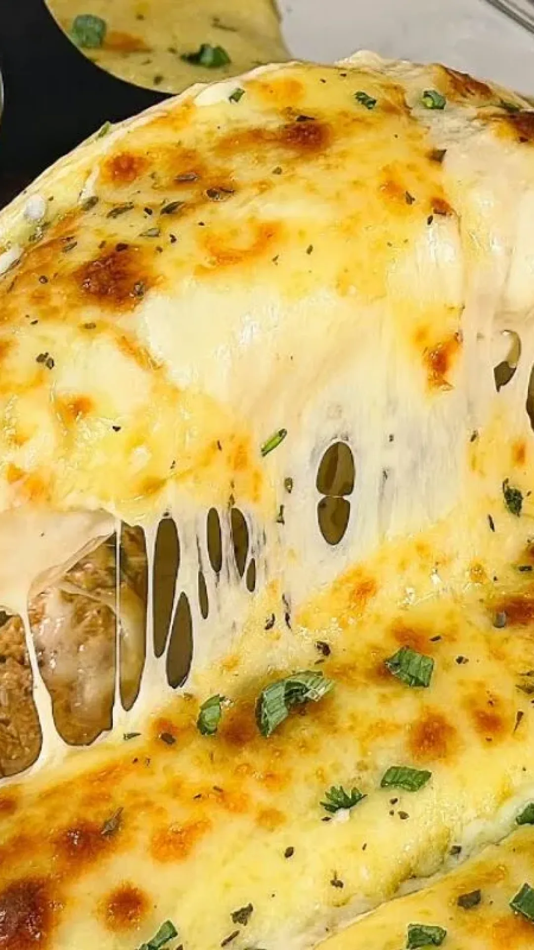 Panqueca de frango com molho branco no forno: receita fácil e deliciosa para o almoço