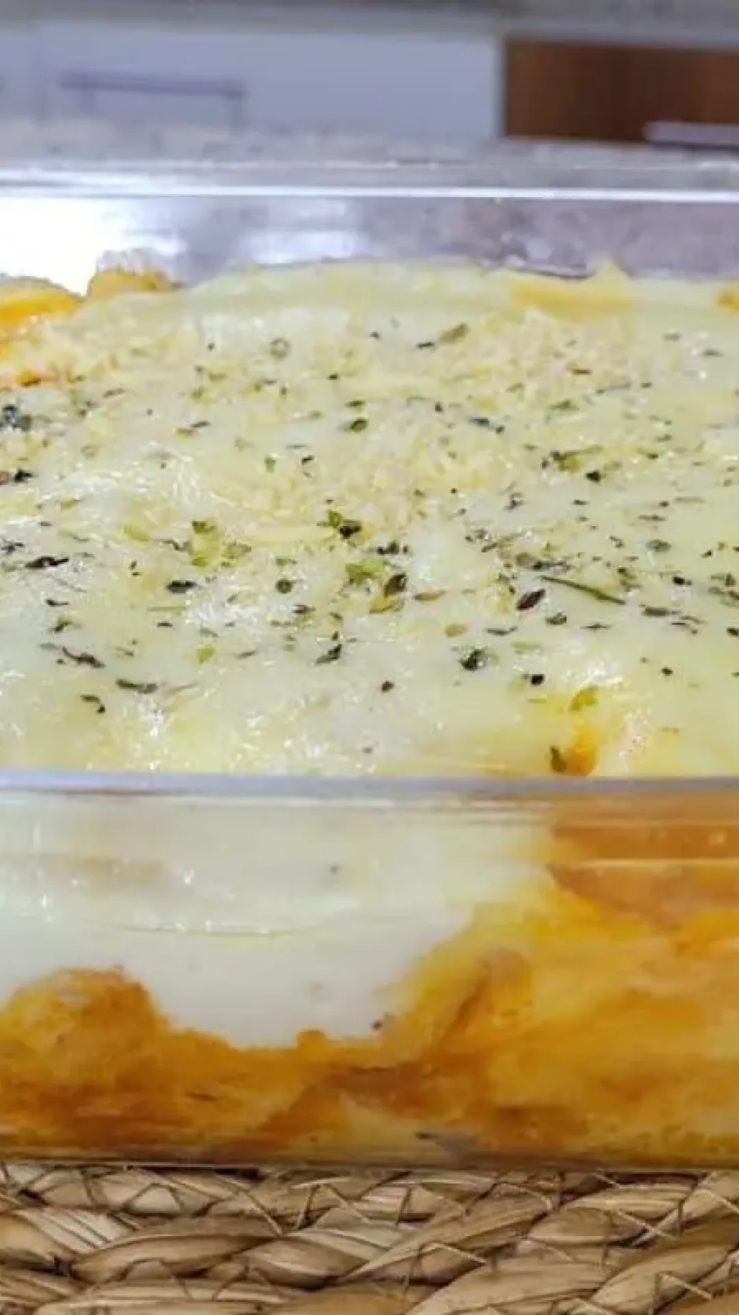 Panquecas sem farinha, que são fáceis, derretem na boca e você aproveita as sobras do almoço para o recheio