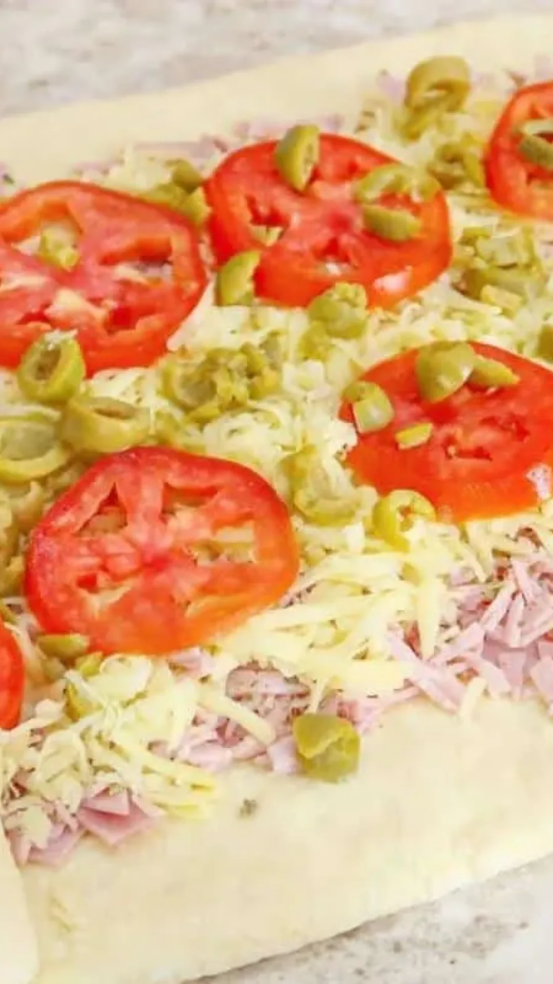 Pão caseiro enrolado e recheado que fica simplesmente maravilhoso