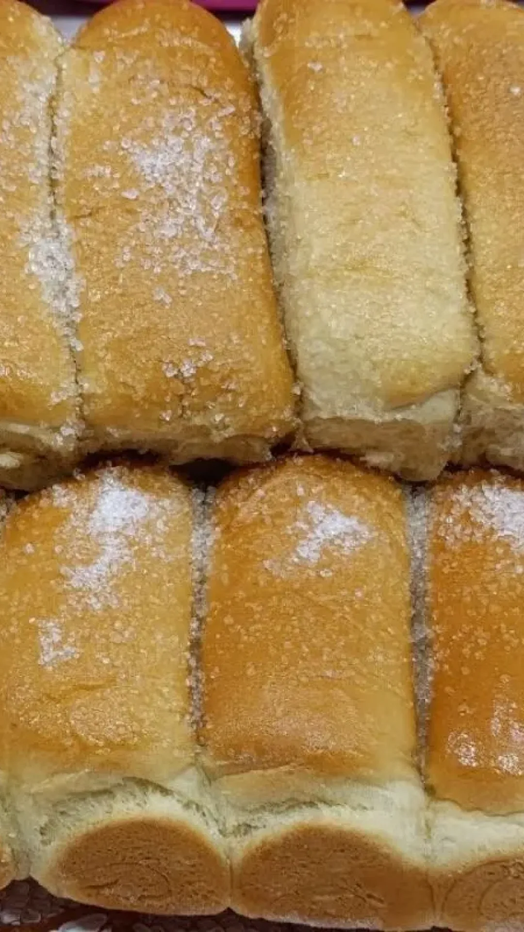 Pão doce simples, que fica super fofinho e é perfeito para o café da manhã ou lanche da tarde