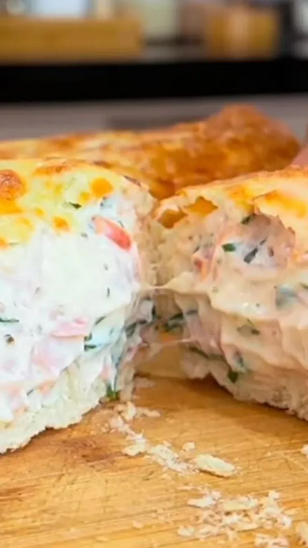 Pão recheado rápido e fácil, com uma massa fofa e um recheio generoso, perfeito para  o lanche