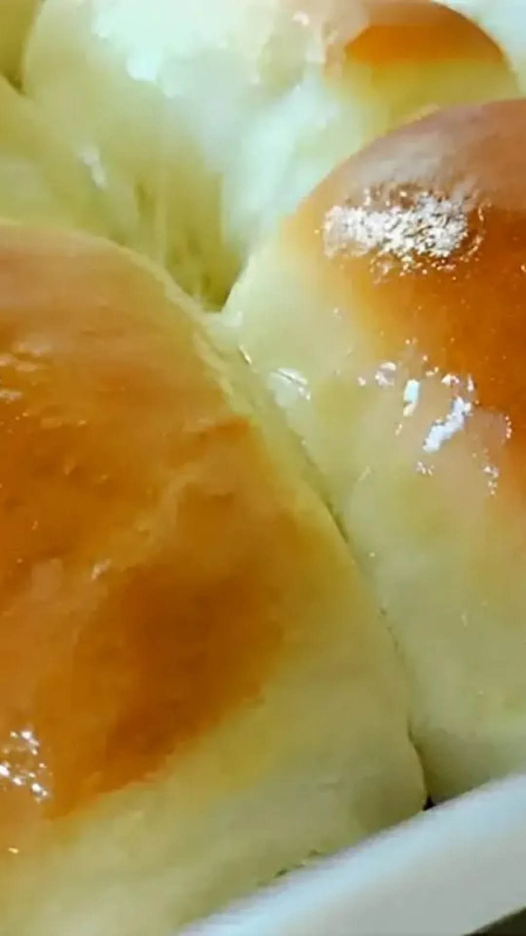 Pãozinho de algodão que não precisa sovar fica fofinho e desmanchando na boca