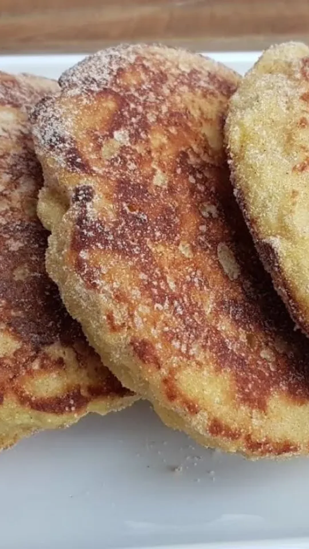 Pãozinho de banana: uma opção de lanche rápido feito com fubá, sem trigo e que fica pronto em apenas 10 minutos