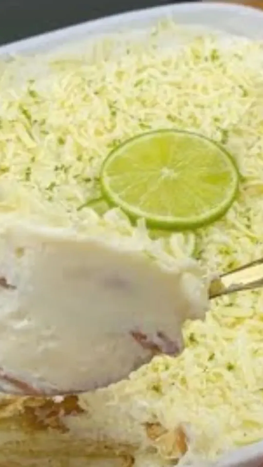 Pavê de limão que não vai ao fogo e fica pronto rápido, com um creme azedinho irresistível