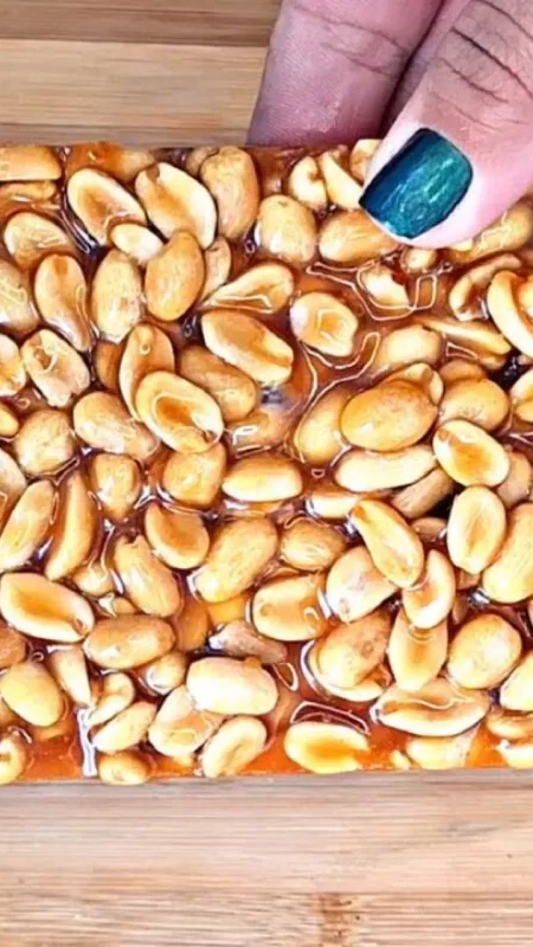 Pé de moleque irresistível para deixar o seu começo de ano muito mais gostoso