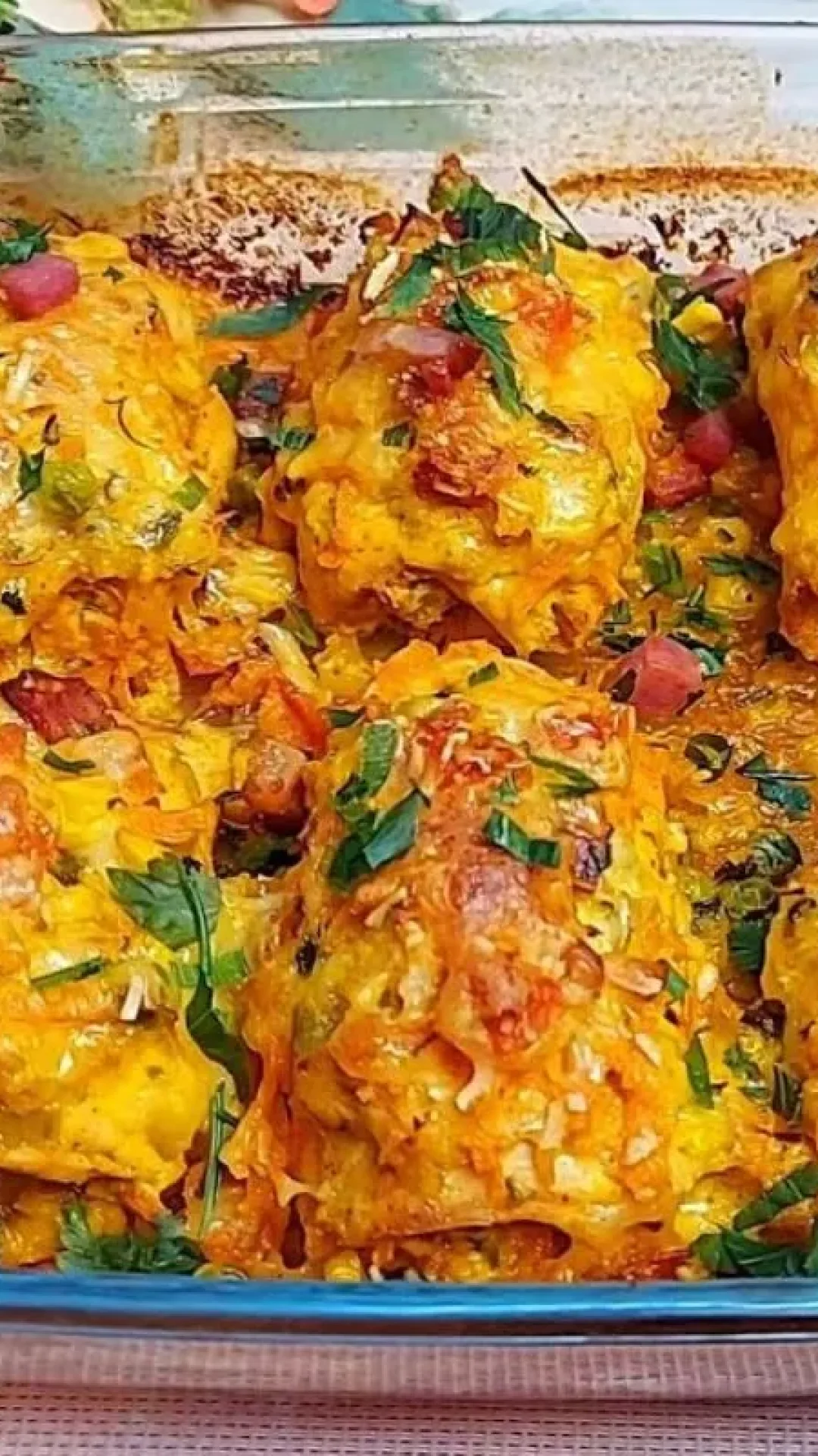 Peito de frango recheado no forno que fica delicioso para servir no jantar em família