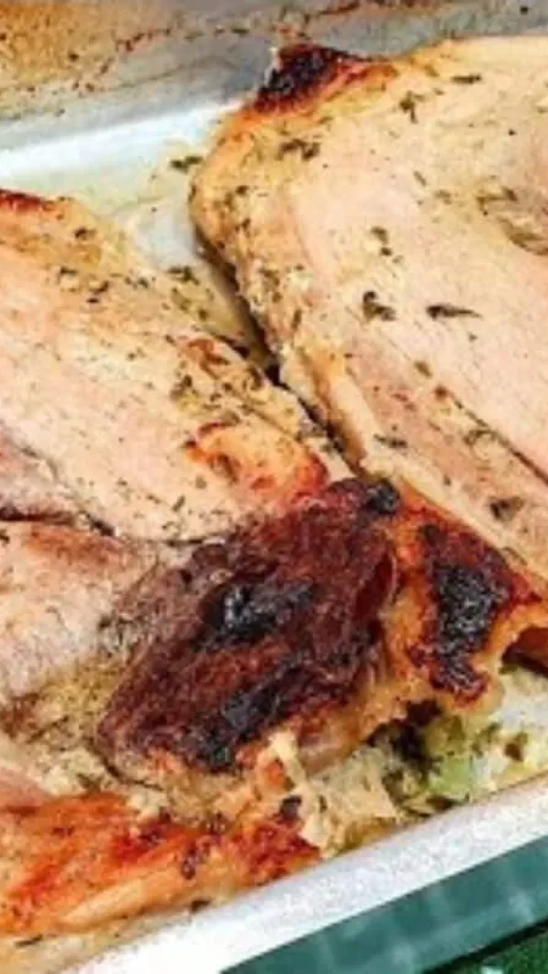 Pernil assado muito suculento e bem temperado, perfeito para brilhar nas suas comemorações especiais