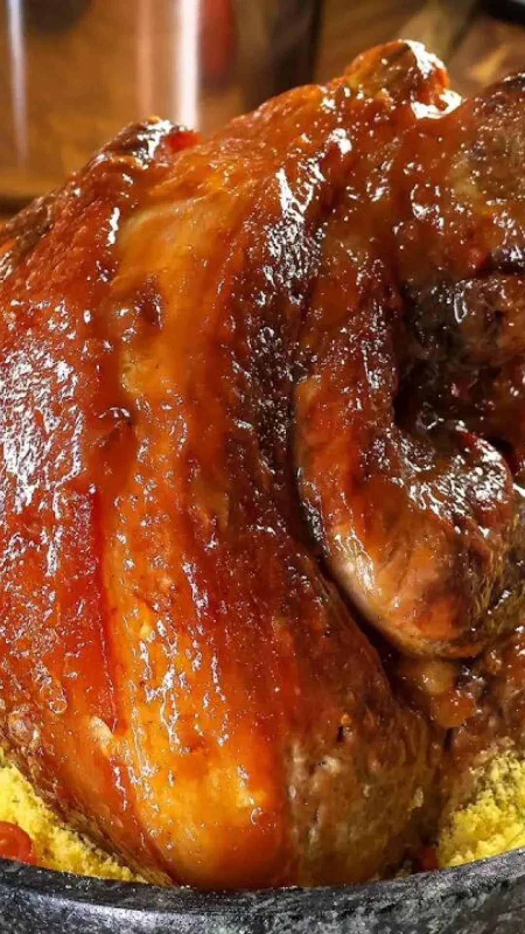 Pernil de porco mineiro: uma carne super suculenta e com aquela casquinha crocante incrível