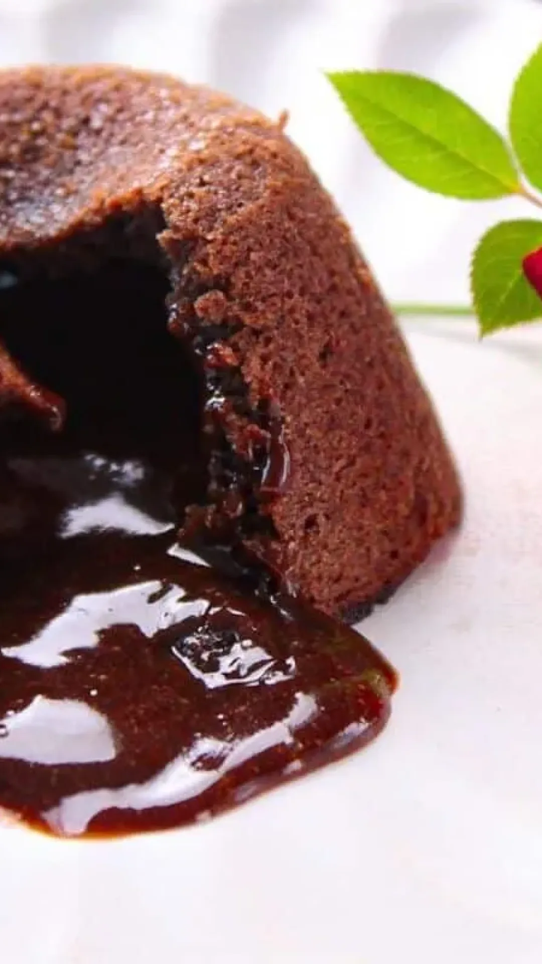 Petit gâteau: aprenda a receita clássica desse bolinho com recheio cremoso que derrete na boca