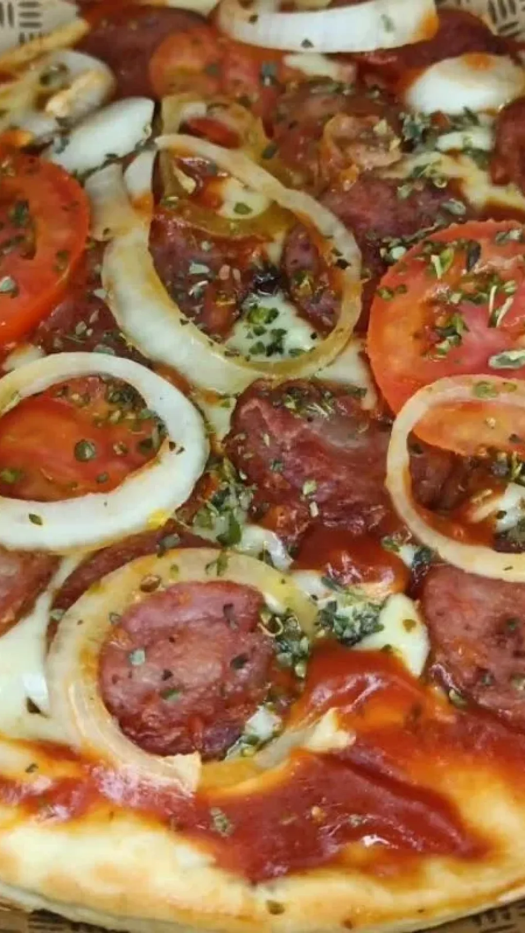 Pizza de frigideira pronta em poucos minutos e que não leva ovo na massa, simplesmente deliciosa